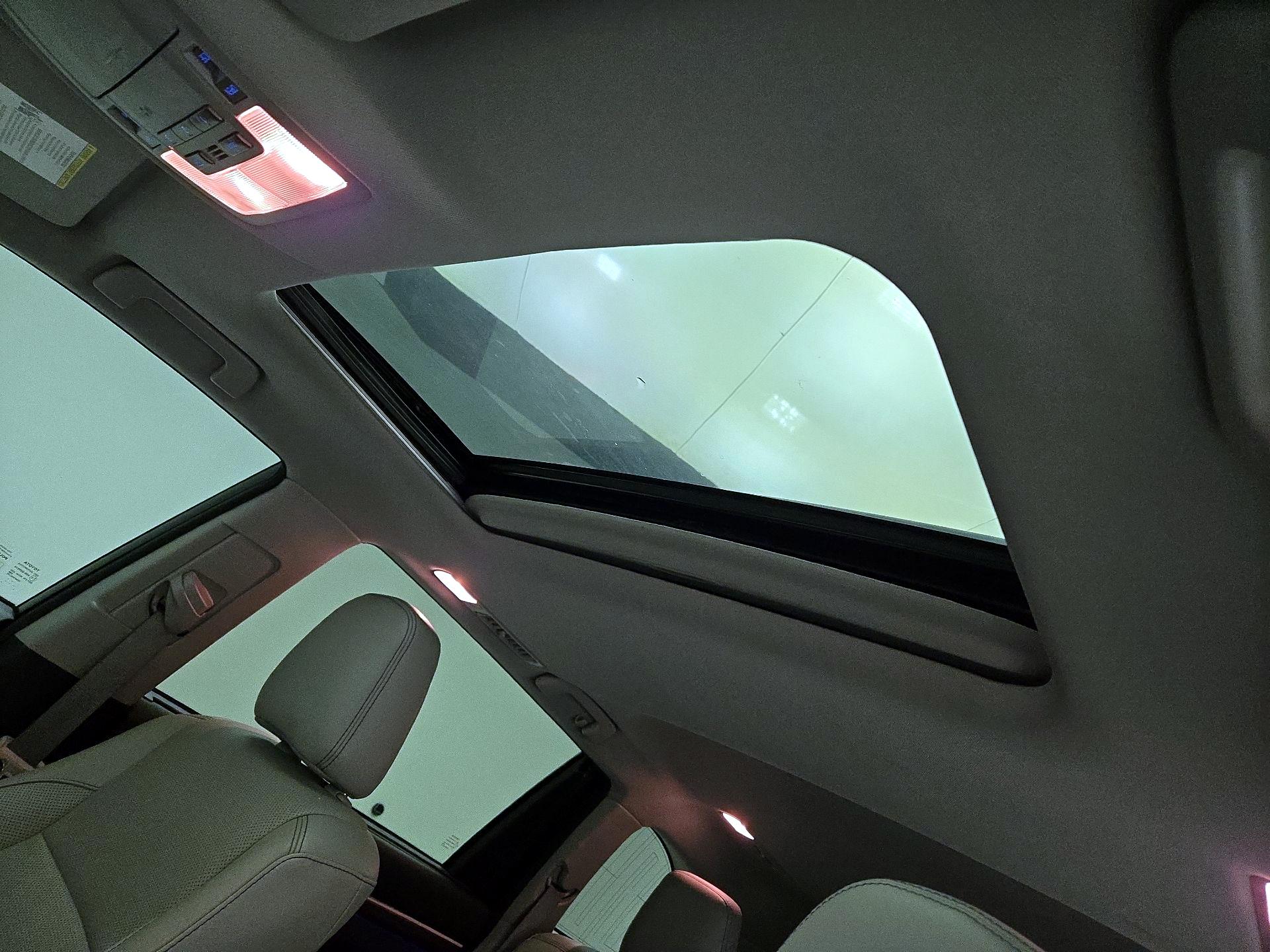 Thumbnail: 2016 Toyota Highlander - 20