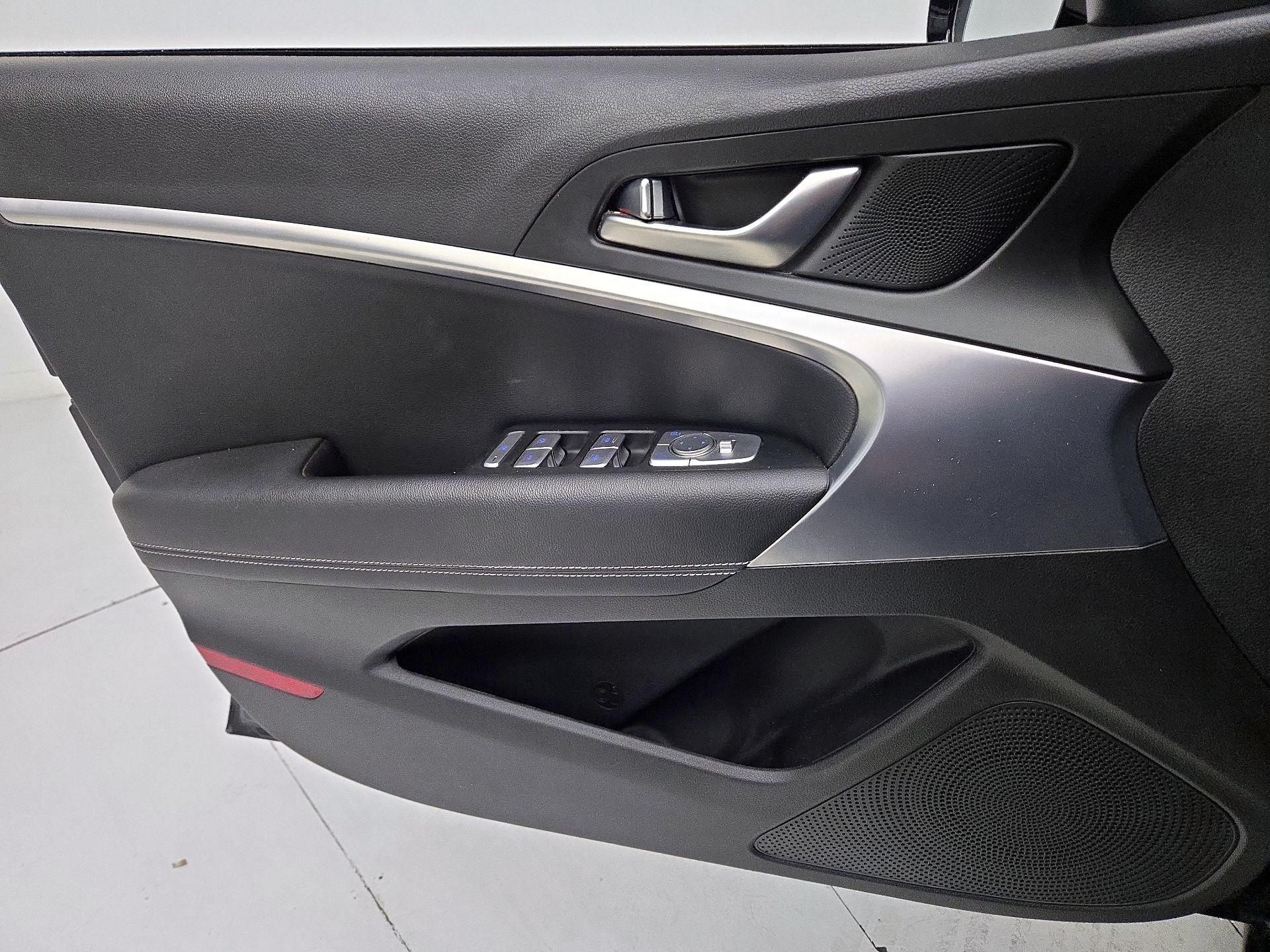 Thumbnail: 2021 Genesis G70 - 12