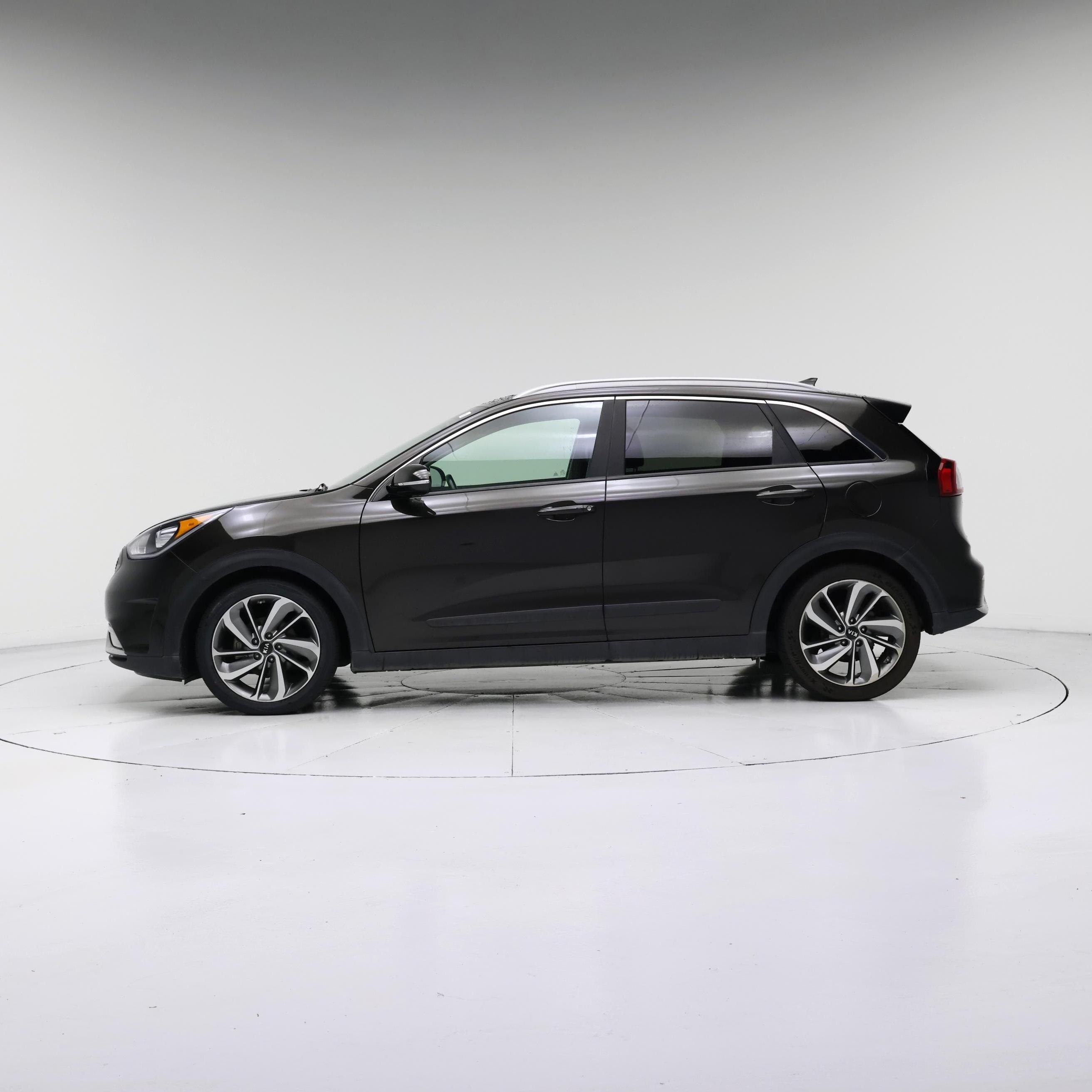 Thumbnail: 2017 Kia Niro - 3