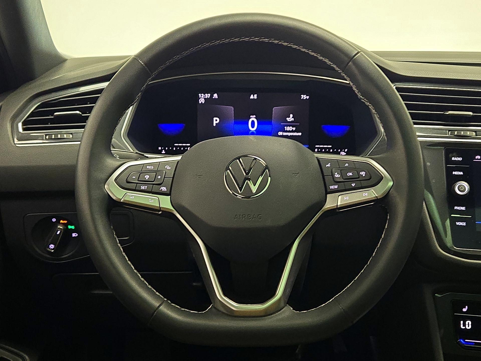 Thumbnail: 2022 Volkswagen Tiguan - 10
