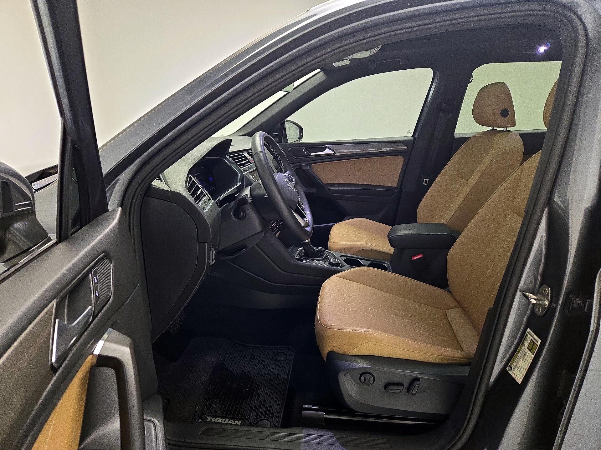 Thumbnail: 2022 Volkswagen Tiguan - 11