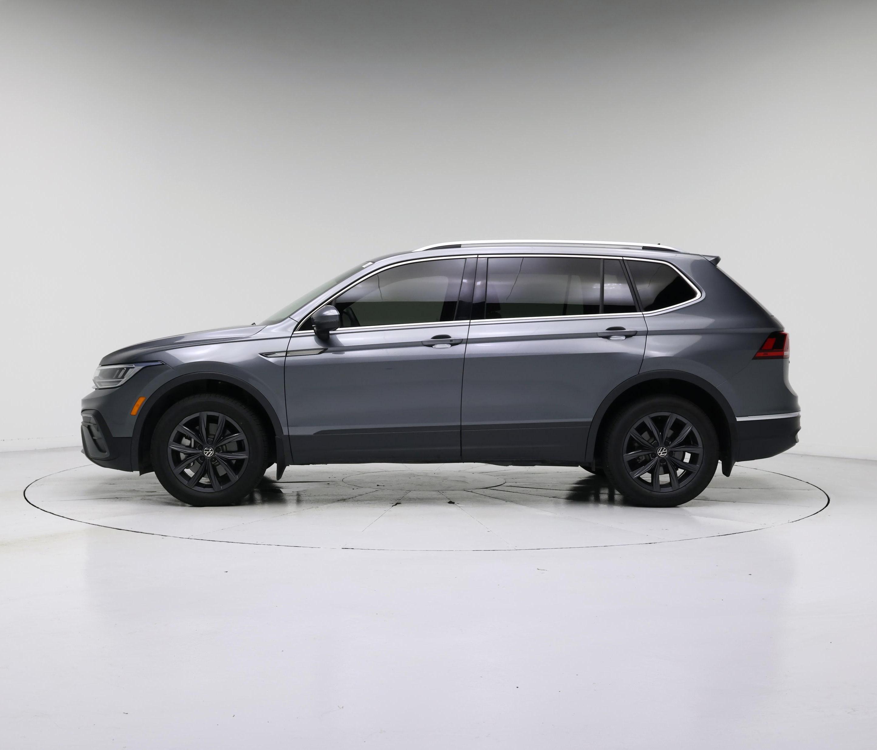 Thumbnail: 2022 Volkswagen Tiguan - 3