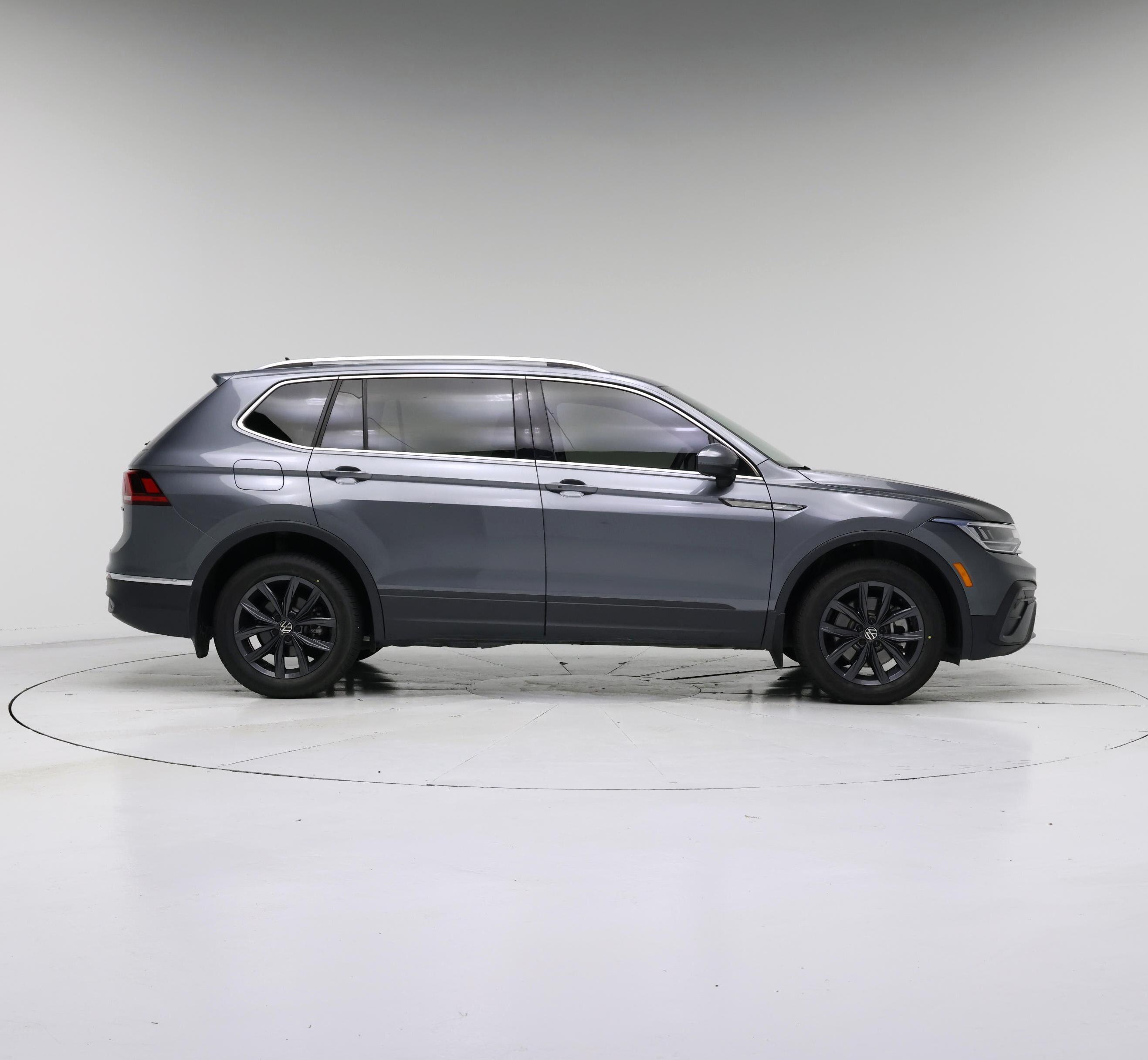 Thumbnail: 2022 Volkswagen Tiguan - 7