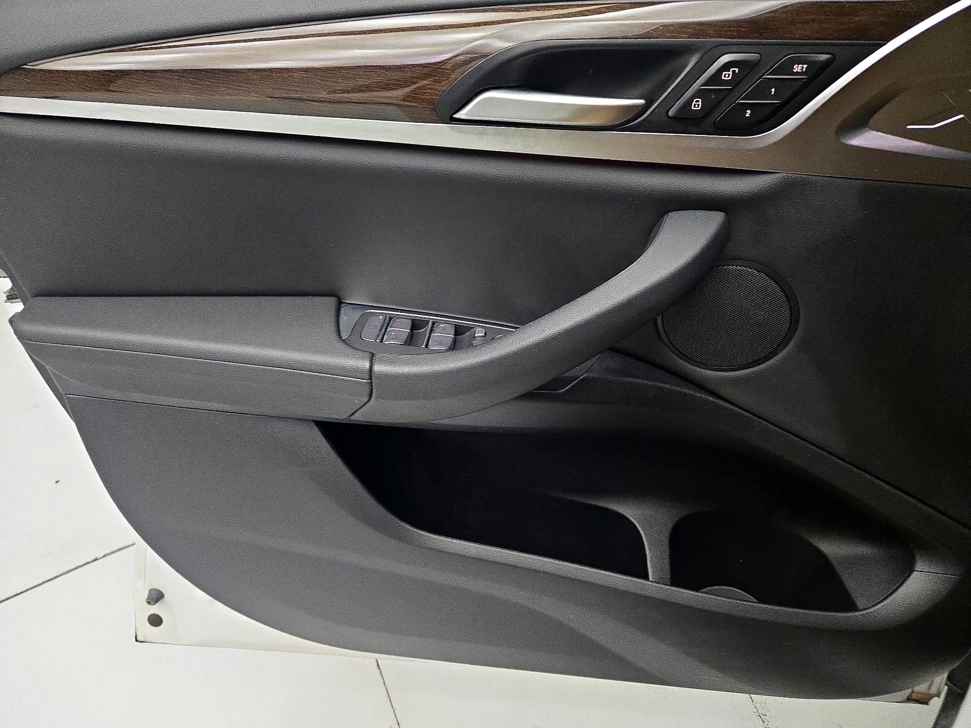 Thumbnail: 2021 BMW X4 - 12