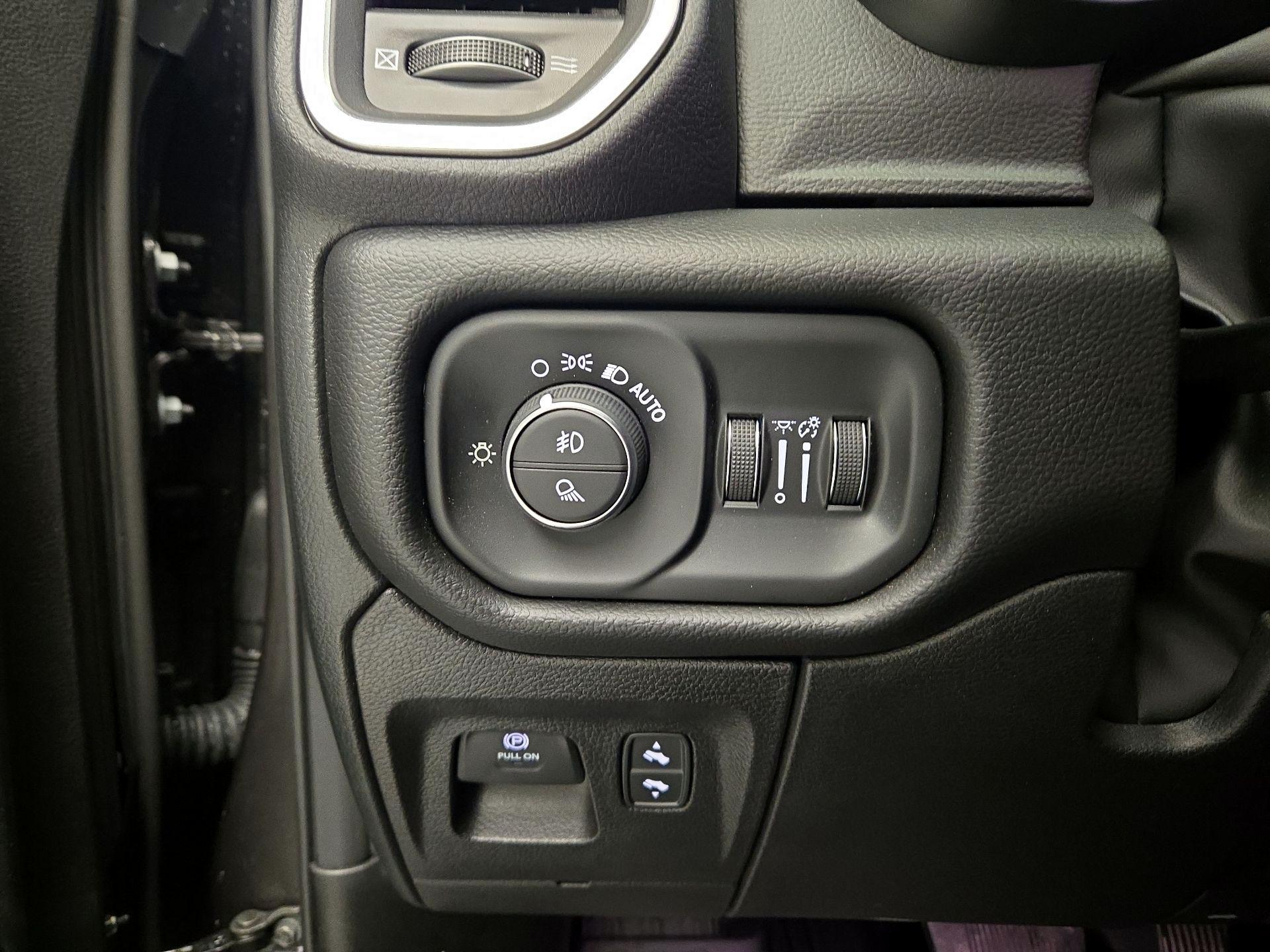 Thumbnail: 2026 RAM 1500 - 13
