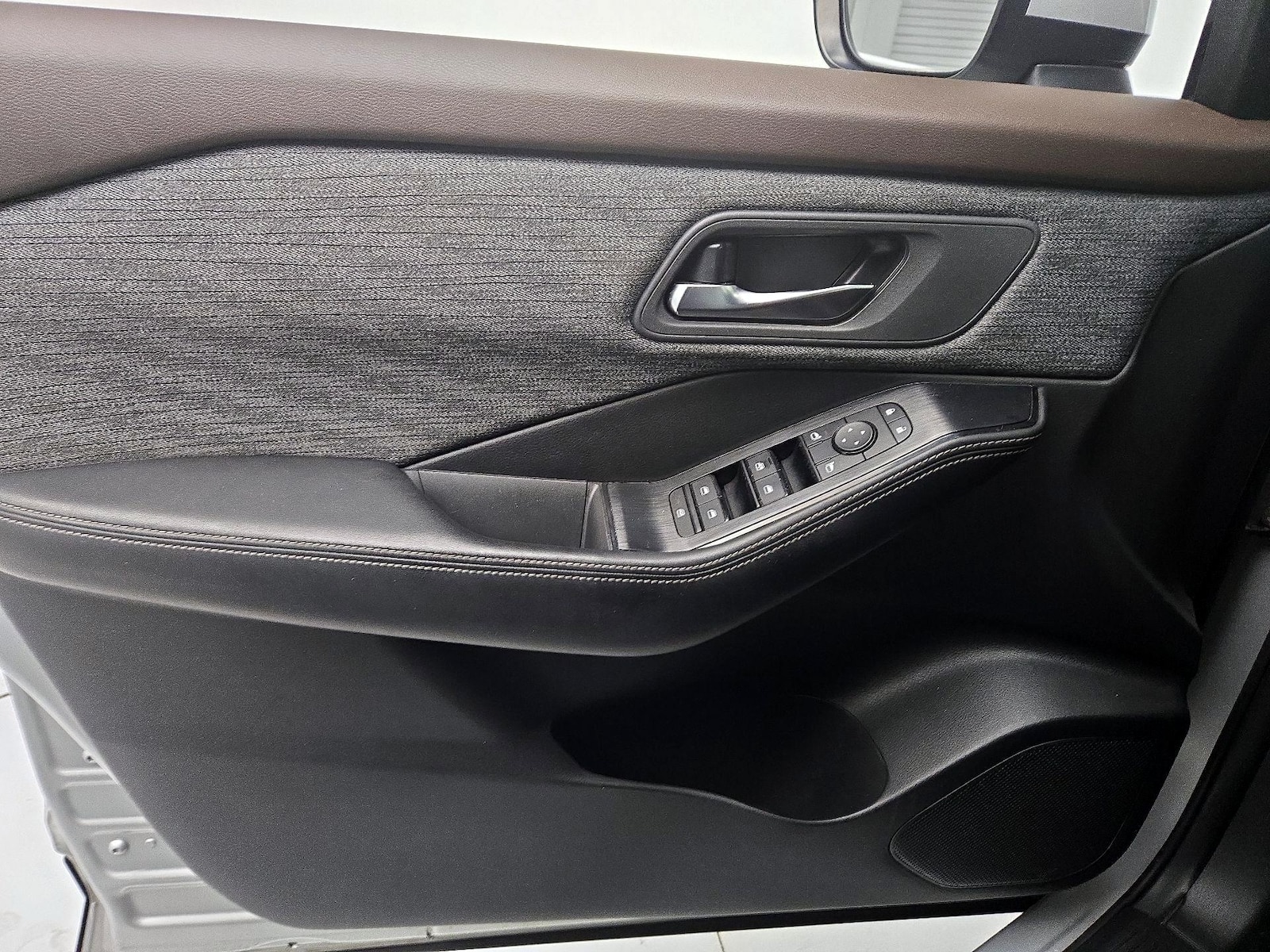 2021 Nissan Rogue SV - Photo 13