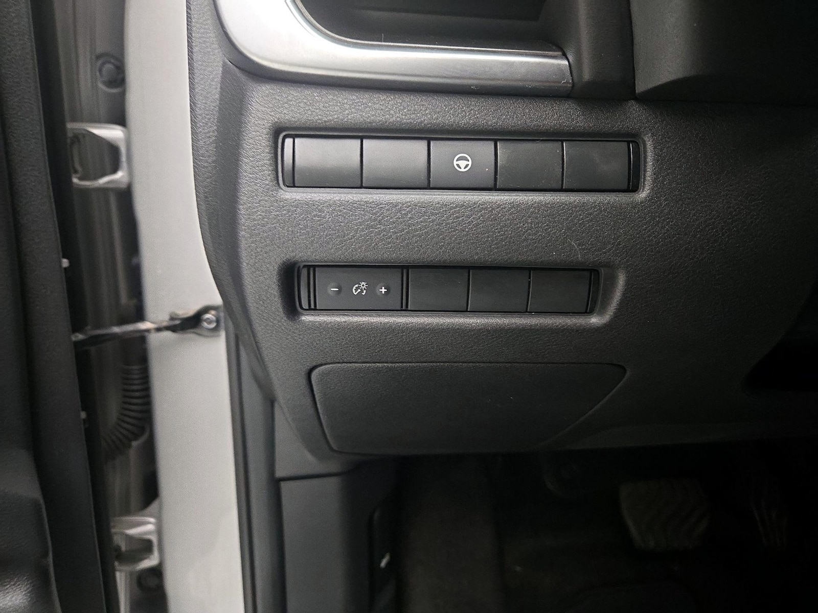 2021 Nissan Rogue SV - Photo 14