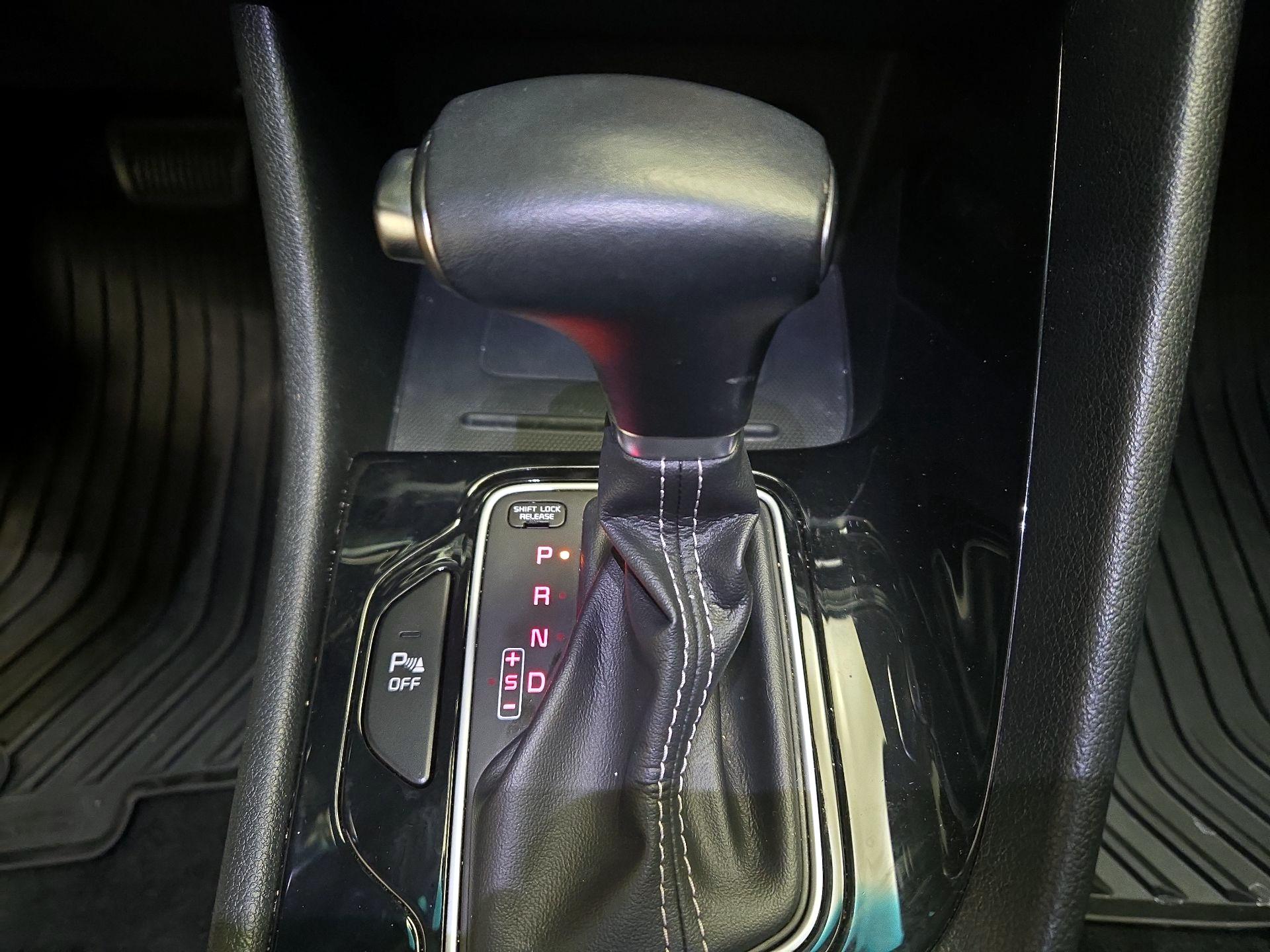 Thumbnail: 2022 Kia Niro - 18