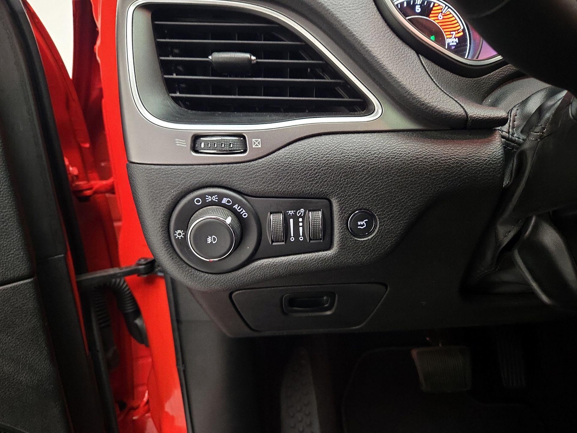 Thumbnail: 2021 Jeep Cherokee - 13
