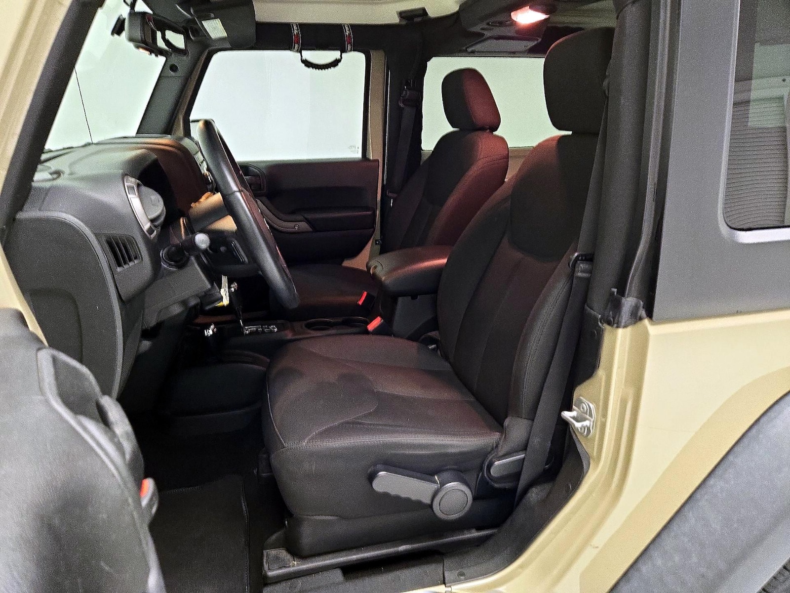 2018 Jeep Wrangler JK Willys Wheeler - Photo 12