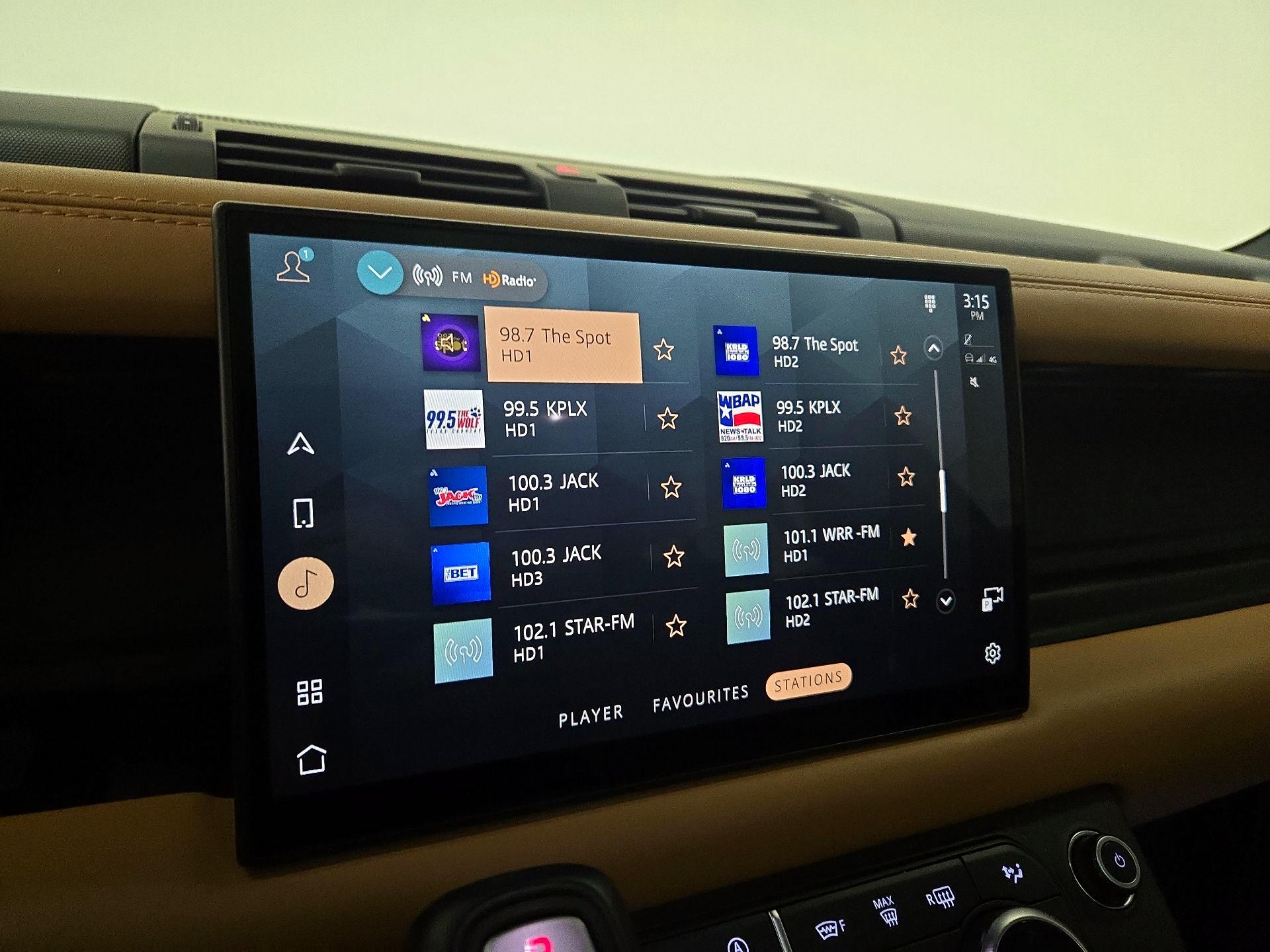 Thumbnail: 2022 Land Rover Defender - 16