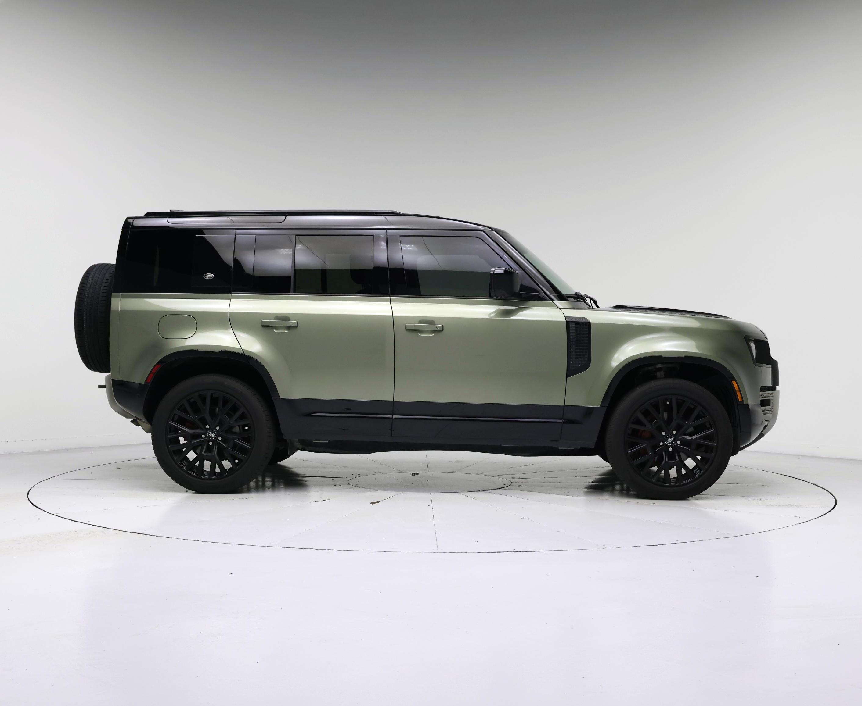 Thumbnail: 2022 Land Rover Defender - 7