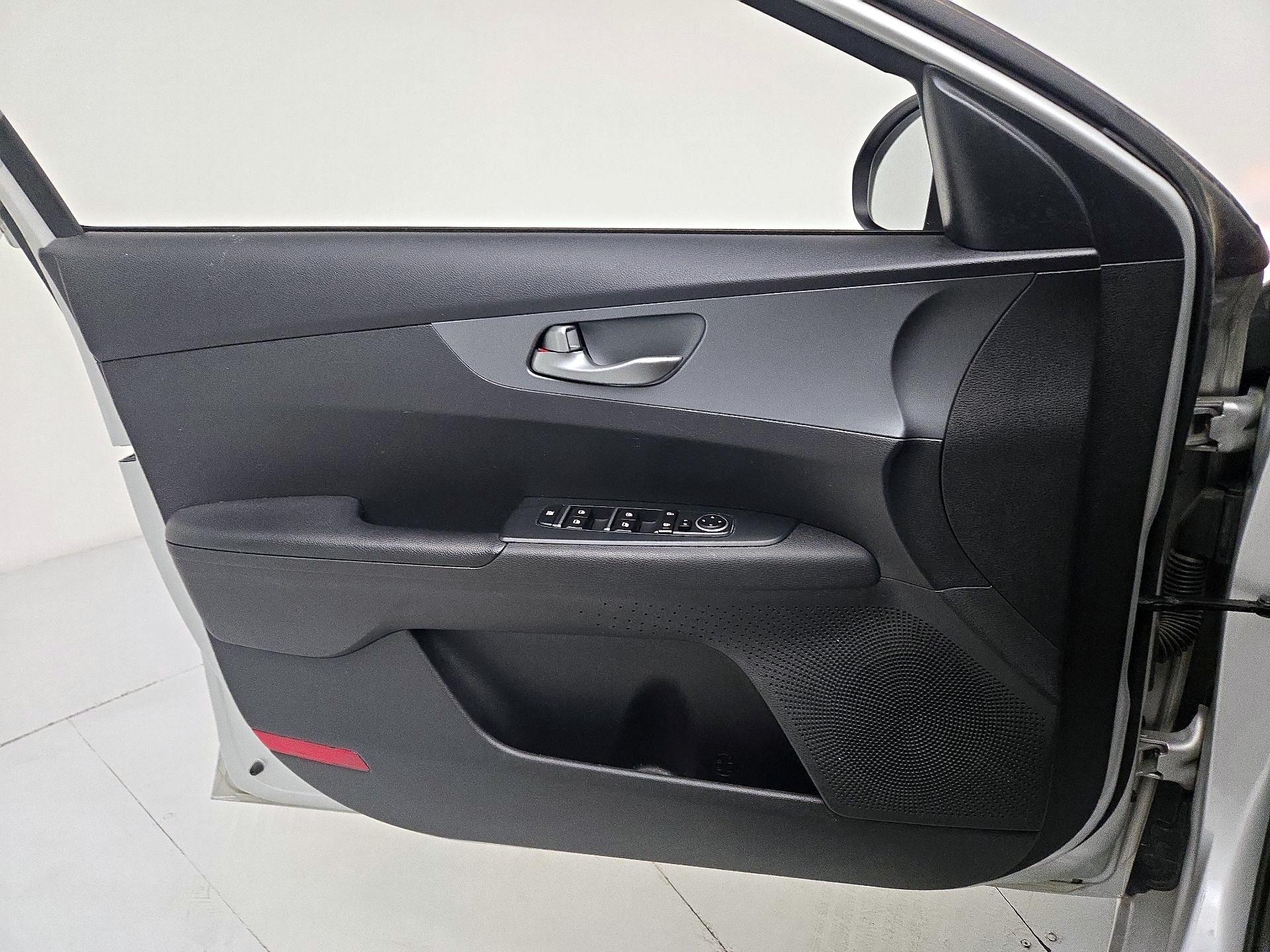 Thumbnail: 2021 Kia Forte - 12