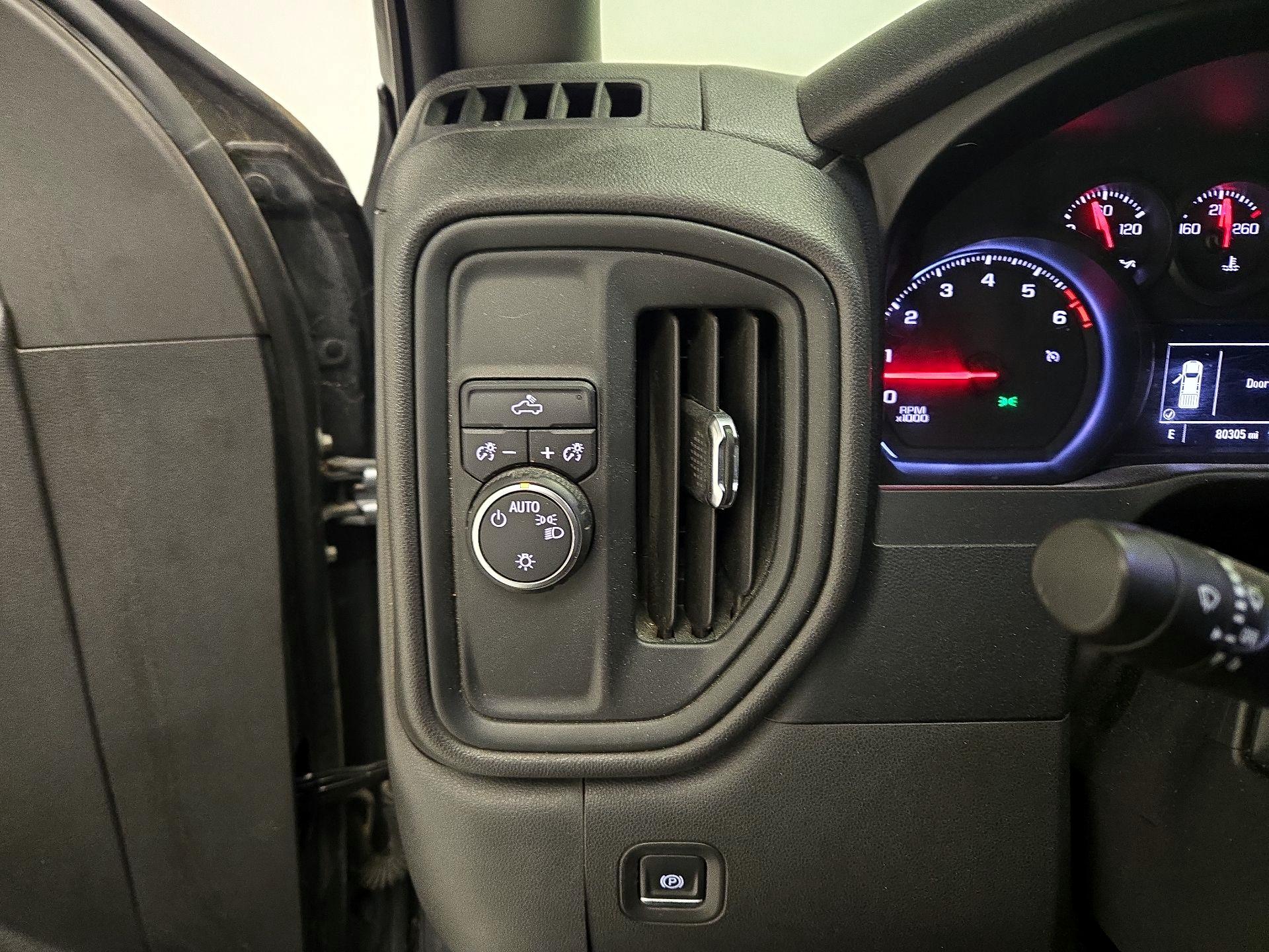 Thumbnail: 2019 Chevrolet Silverado 1500 - 13
