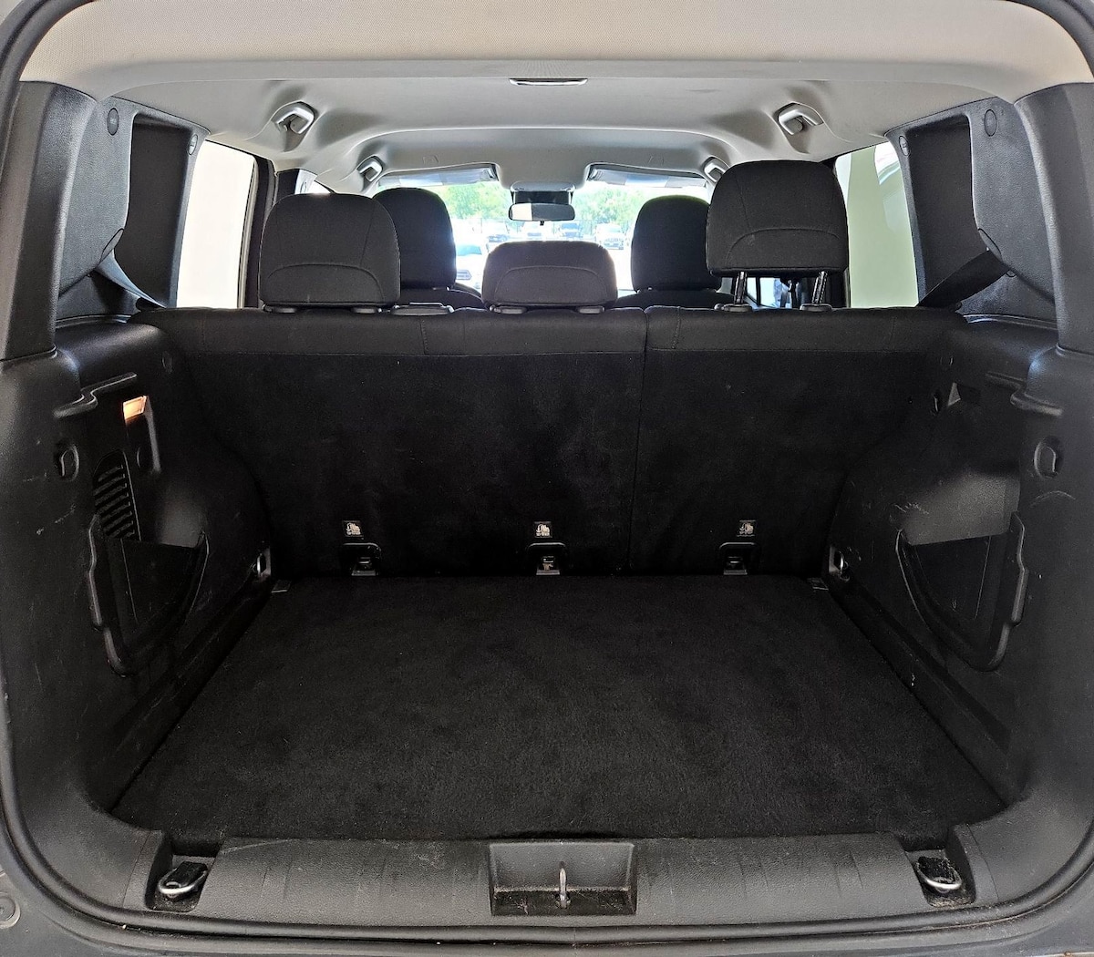 Trunk/Cargo (Seats Up)