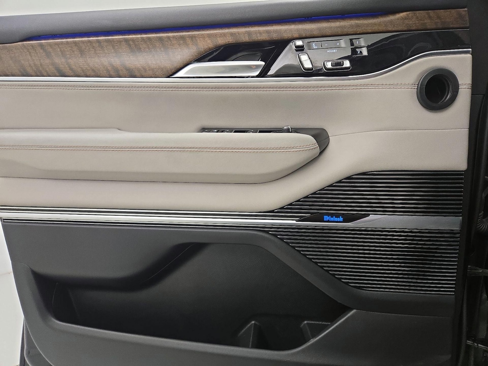 2023 Jeep Grand Wagoneer Series II - Photo 13