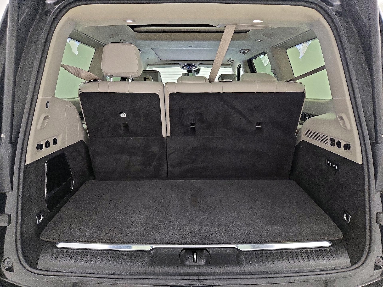 2023 Jeep Grand Wagoneer Series II - Photo 23
