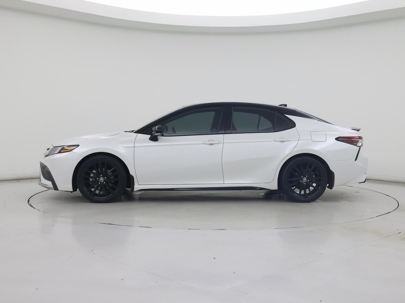 2021 Toyota Camry XSE - Photo 4