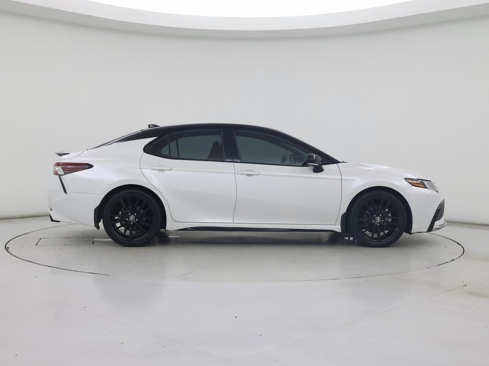 2021 Toyota Camry XSE - Photo 8