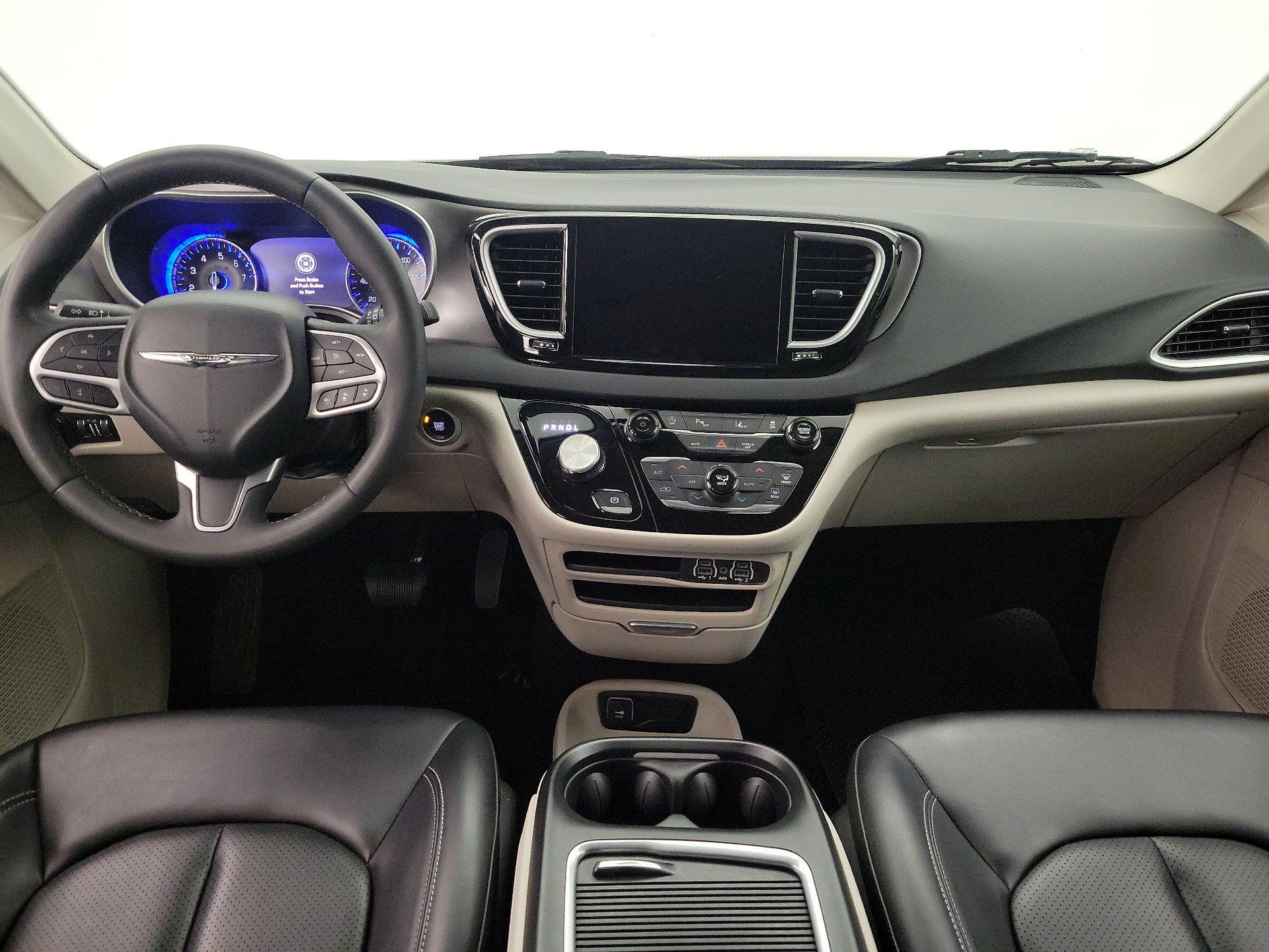 Thumbnail: 2023 Chrysler Pacifica - 9