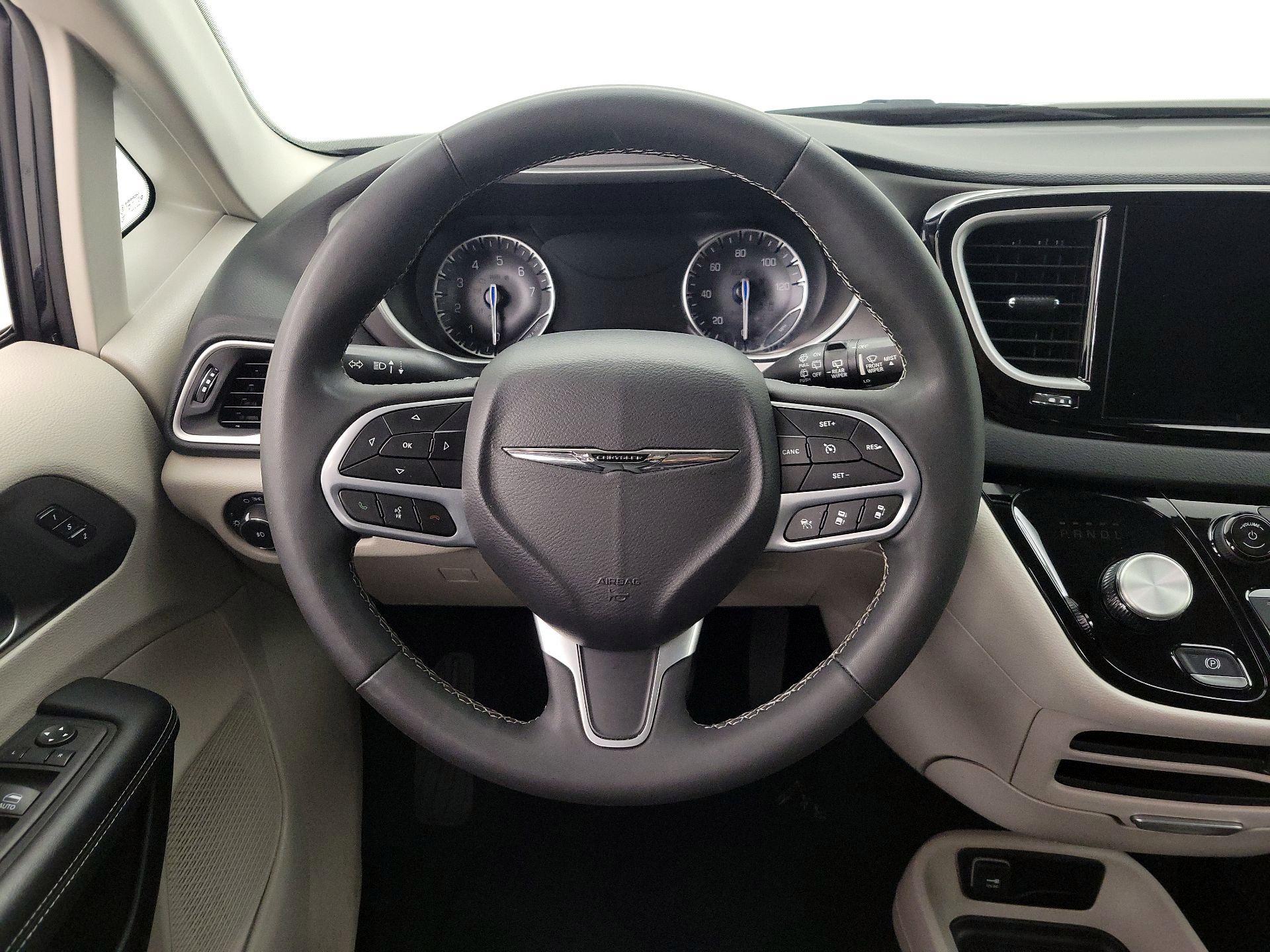Thumbnail: 2023 Chrysler Pacifica - 10