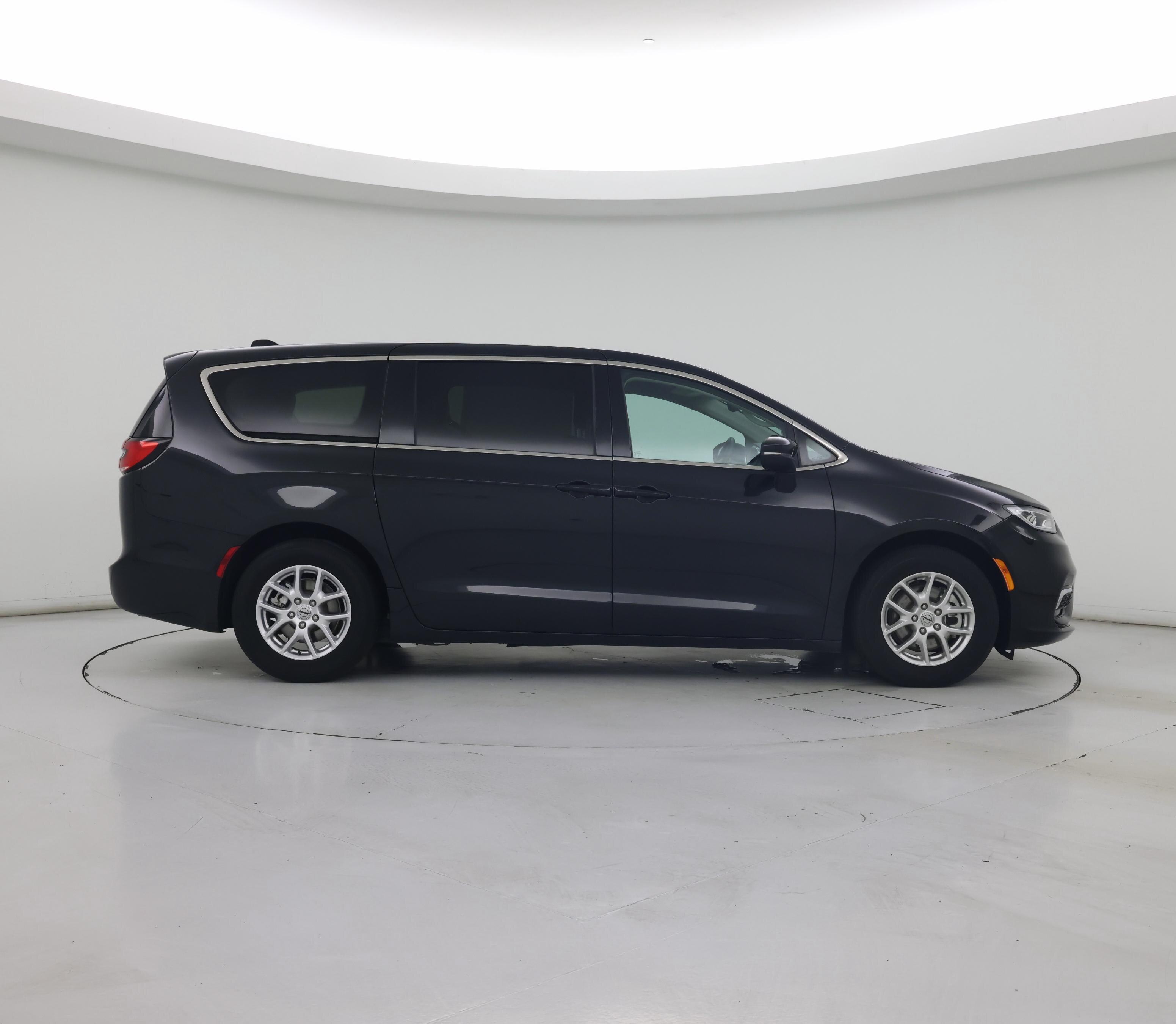 Thumbnail: 2023 Chrysler Pacifica - 7