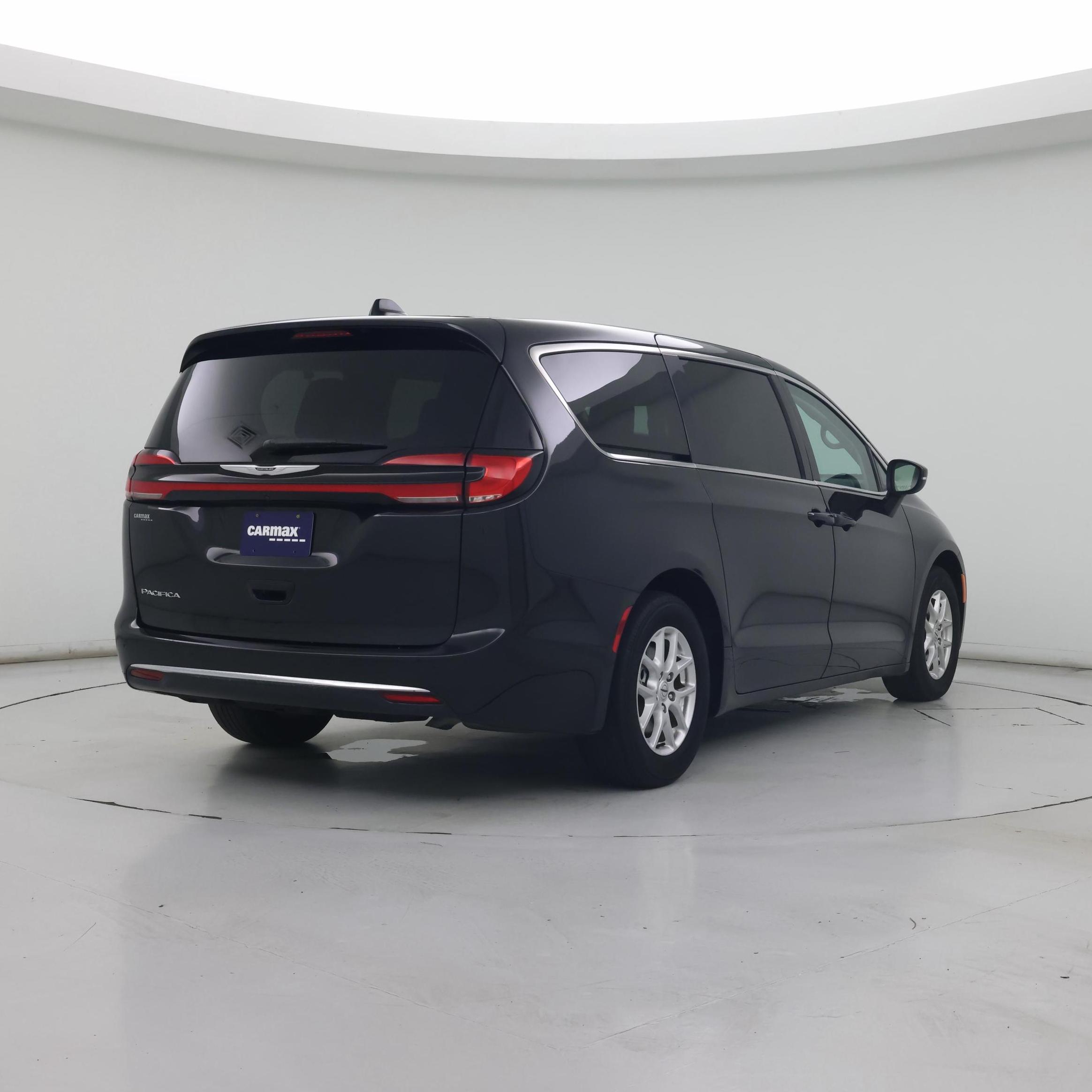 Thumbnail: 2023 Chrysler Pacifica - 8