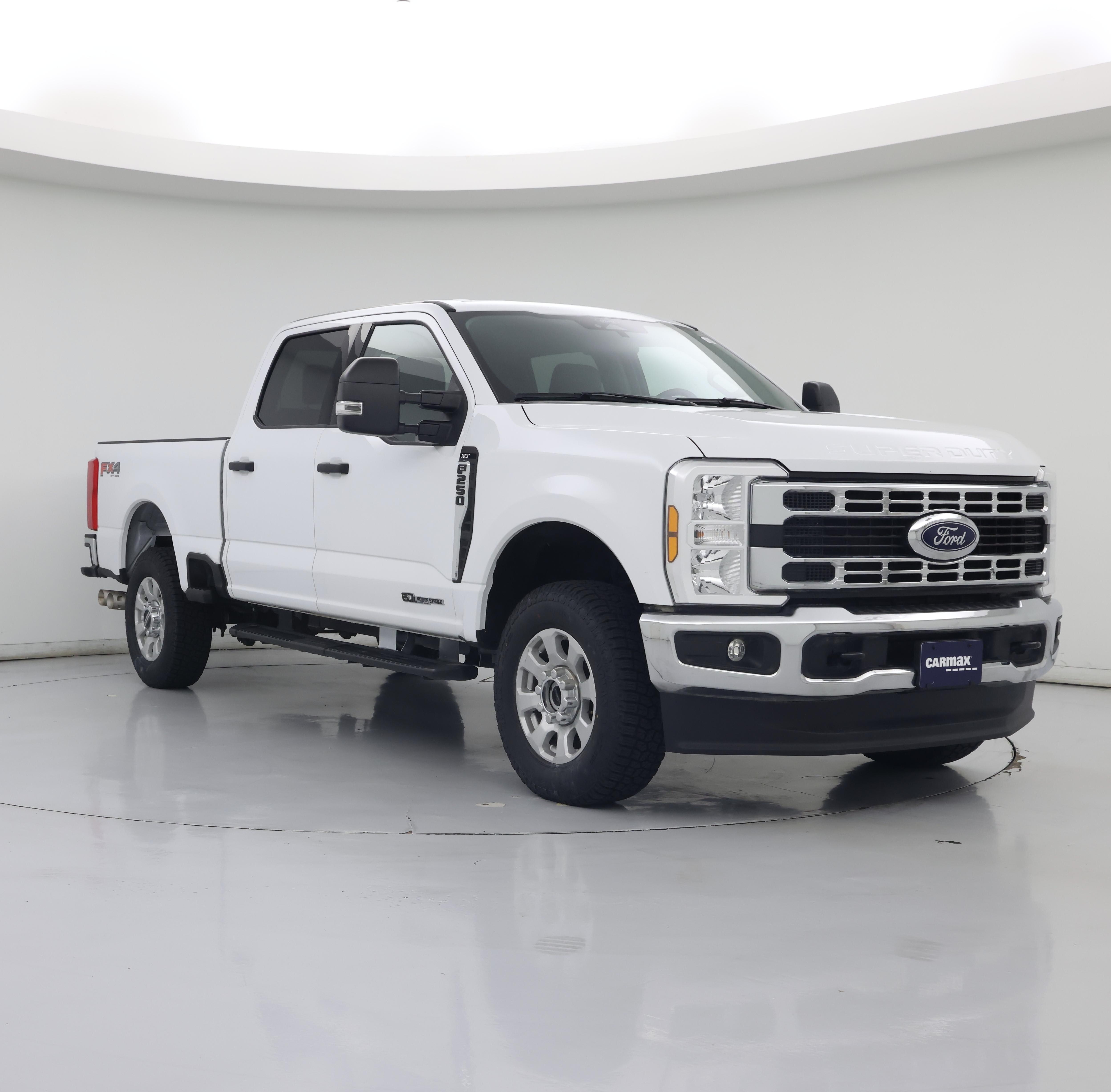White 2024 Ford F-250 Super Duty Pickup Truck Four-Wheel Drive Automatic