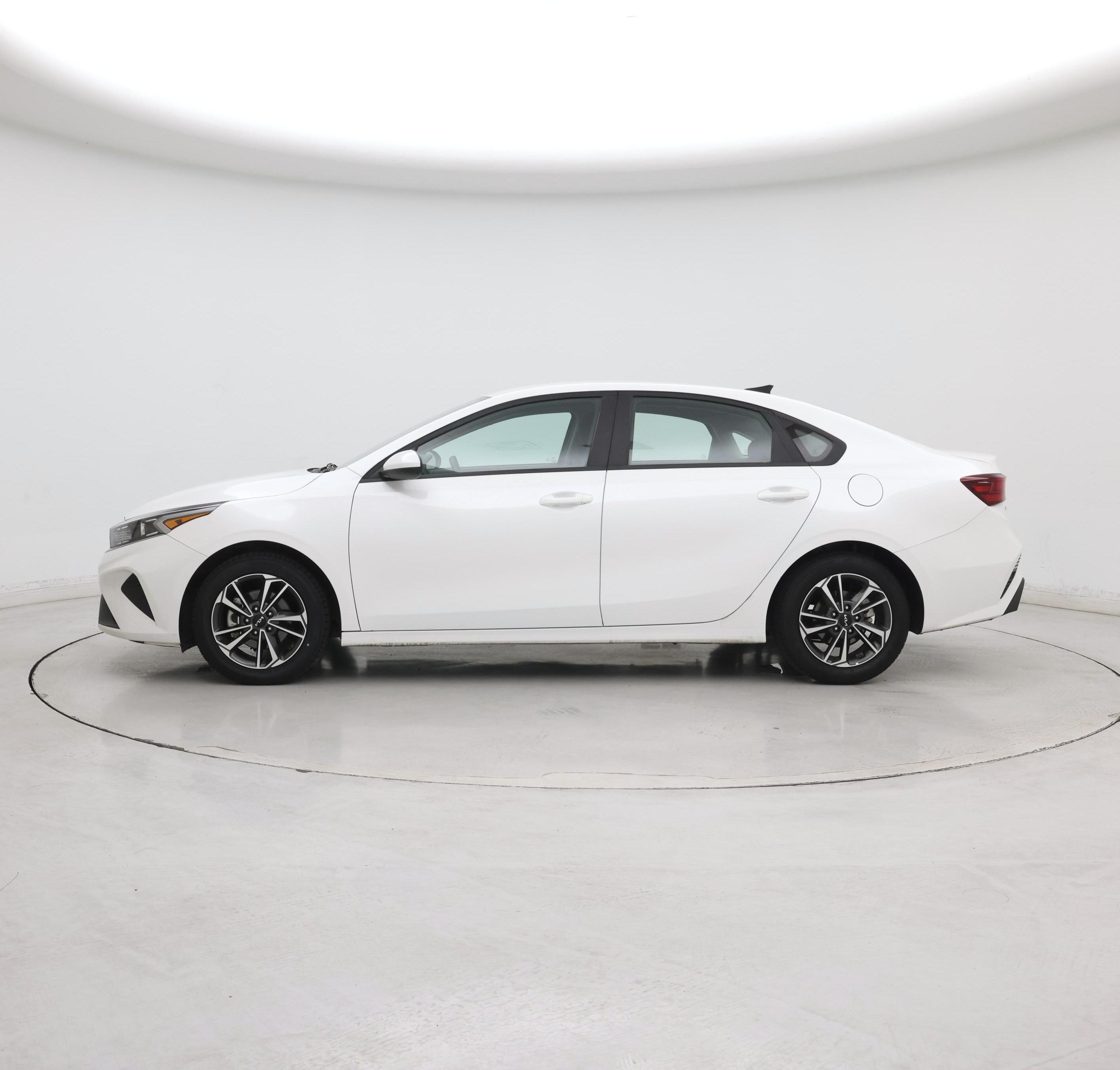 Thumbnail: 2024 Kia Forte - 3