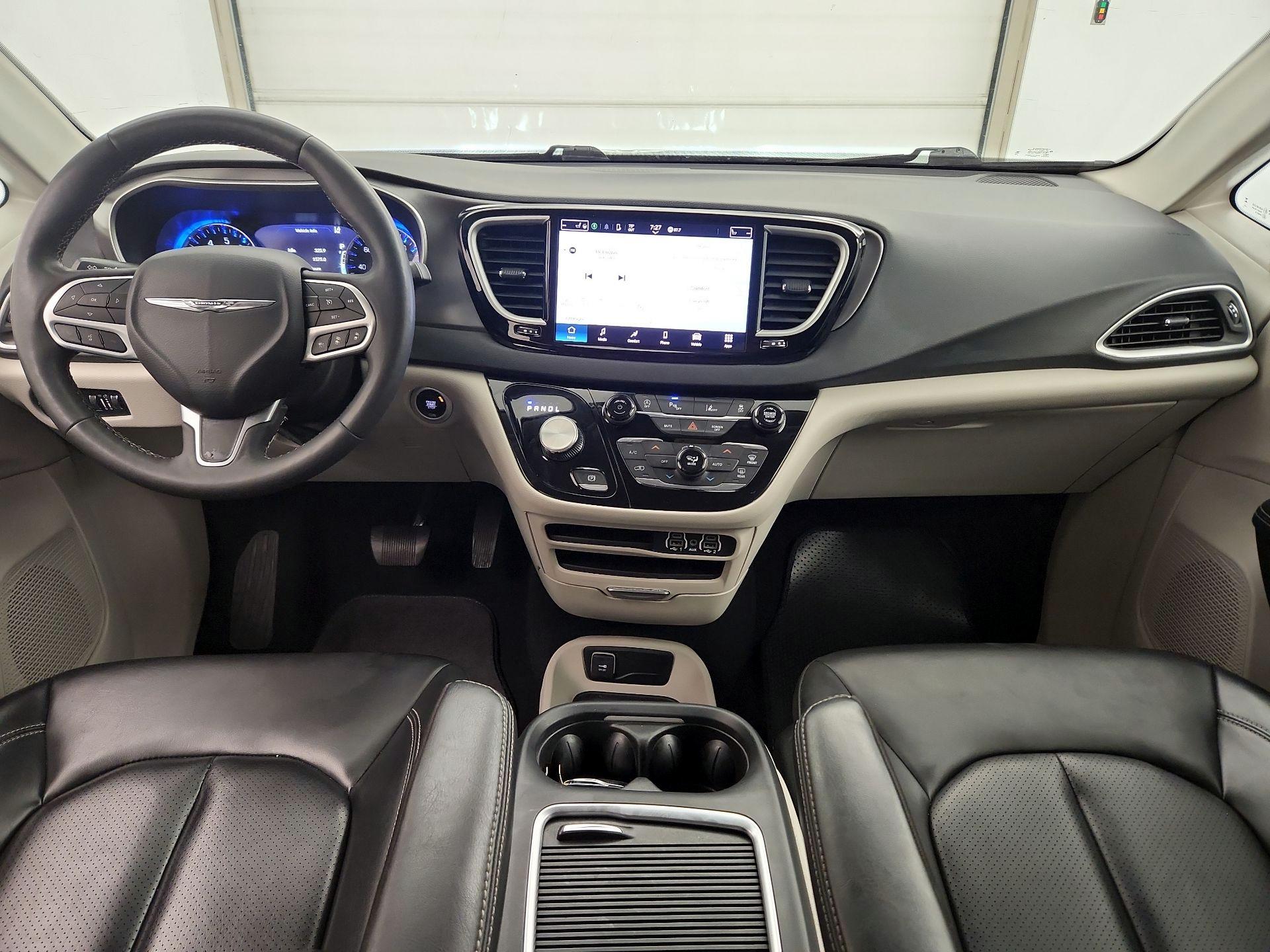 Thumbnail: 2023 Chrysler Pacifica - 9