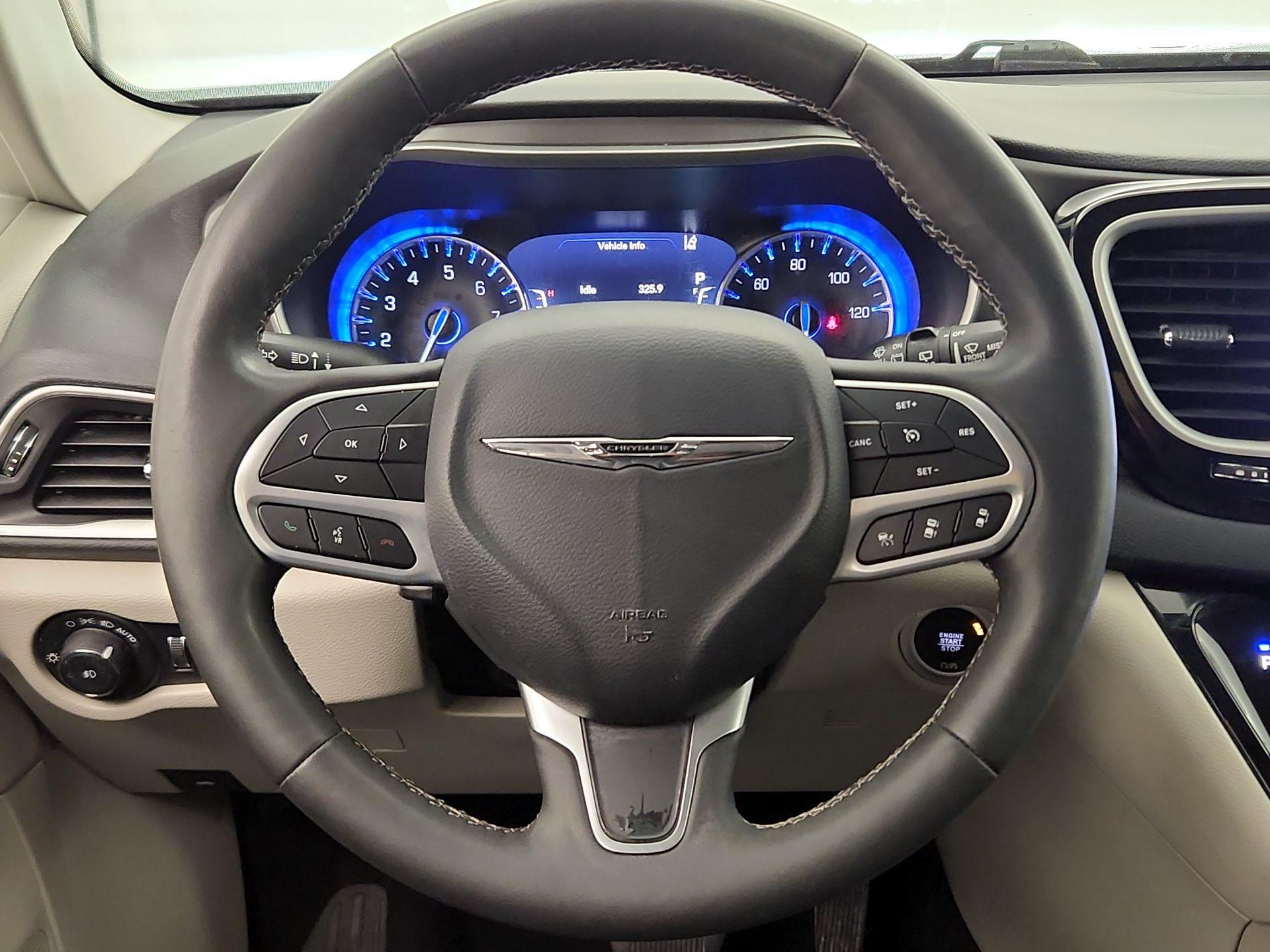 Thumbnail: 2023 Chrysler Pacifica - 10