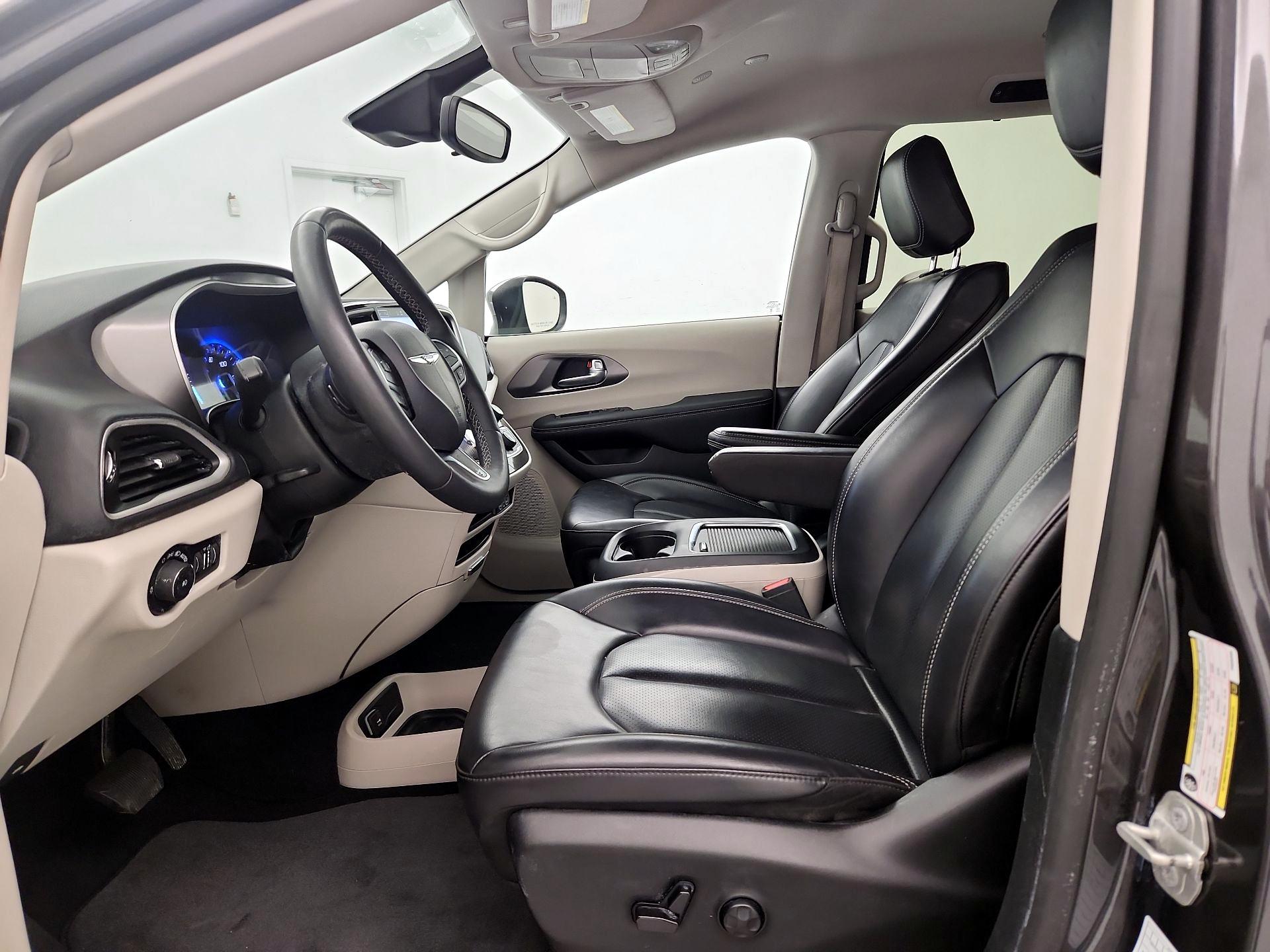 Thumbnail: 2023 Chrysler Pacifica - 11