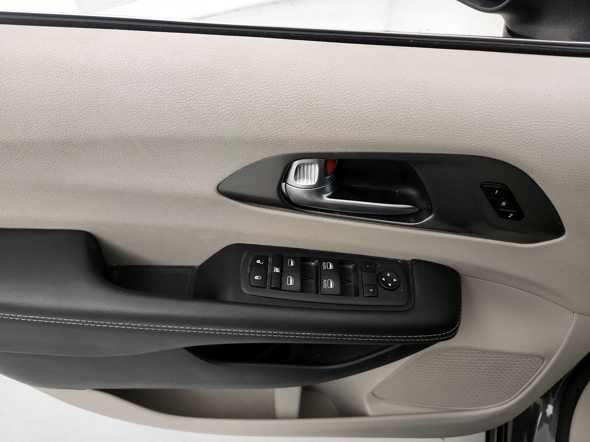 Thumbnail: 2023 Chrysler Pacifica - 12