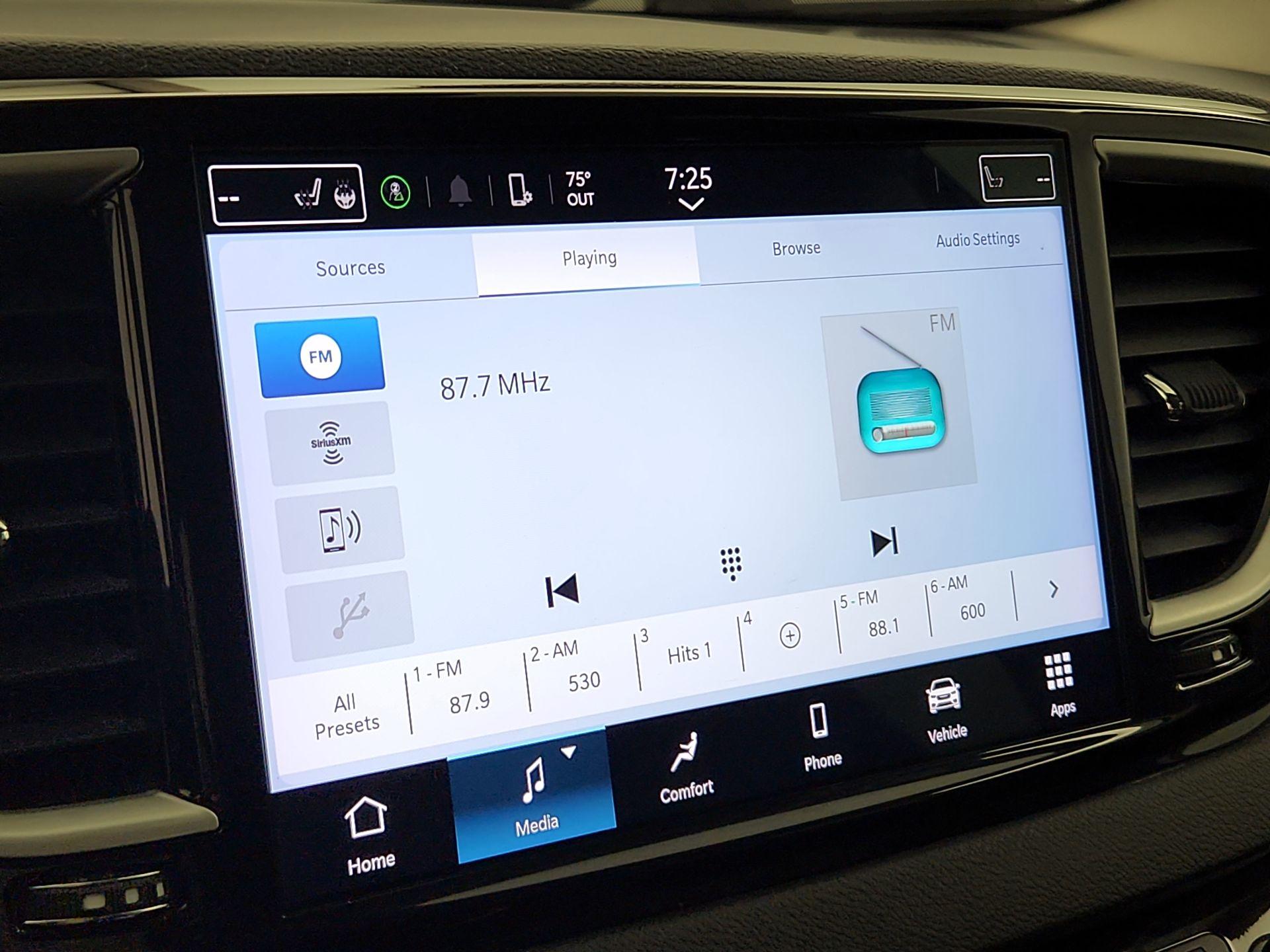 Thumbnail: 2023 Chrysler Pacifica - 15