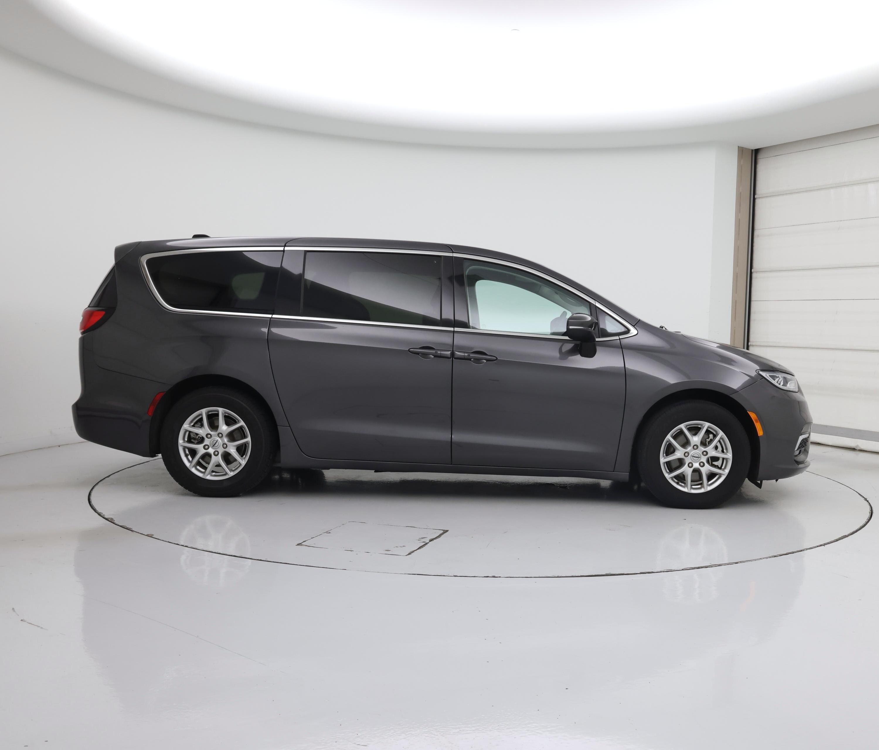 Thumbnail: 2023 Chrysler Pacifica - 7