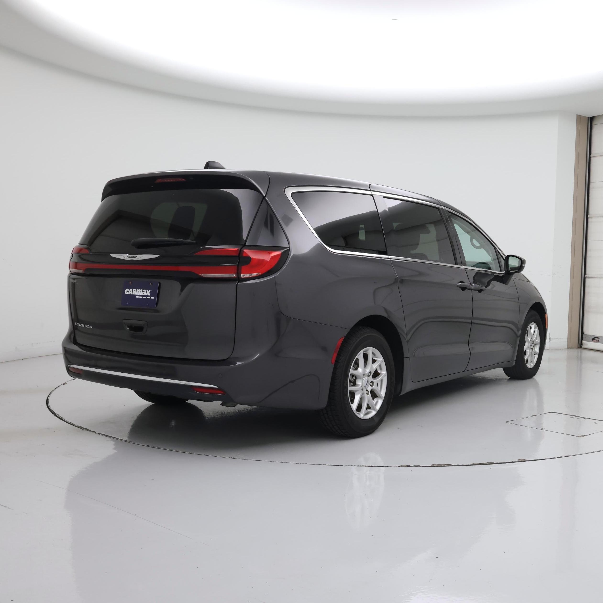Thumbnail: 2023 Chrysler Pacifica - 8