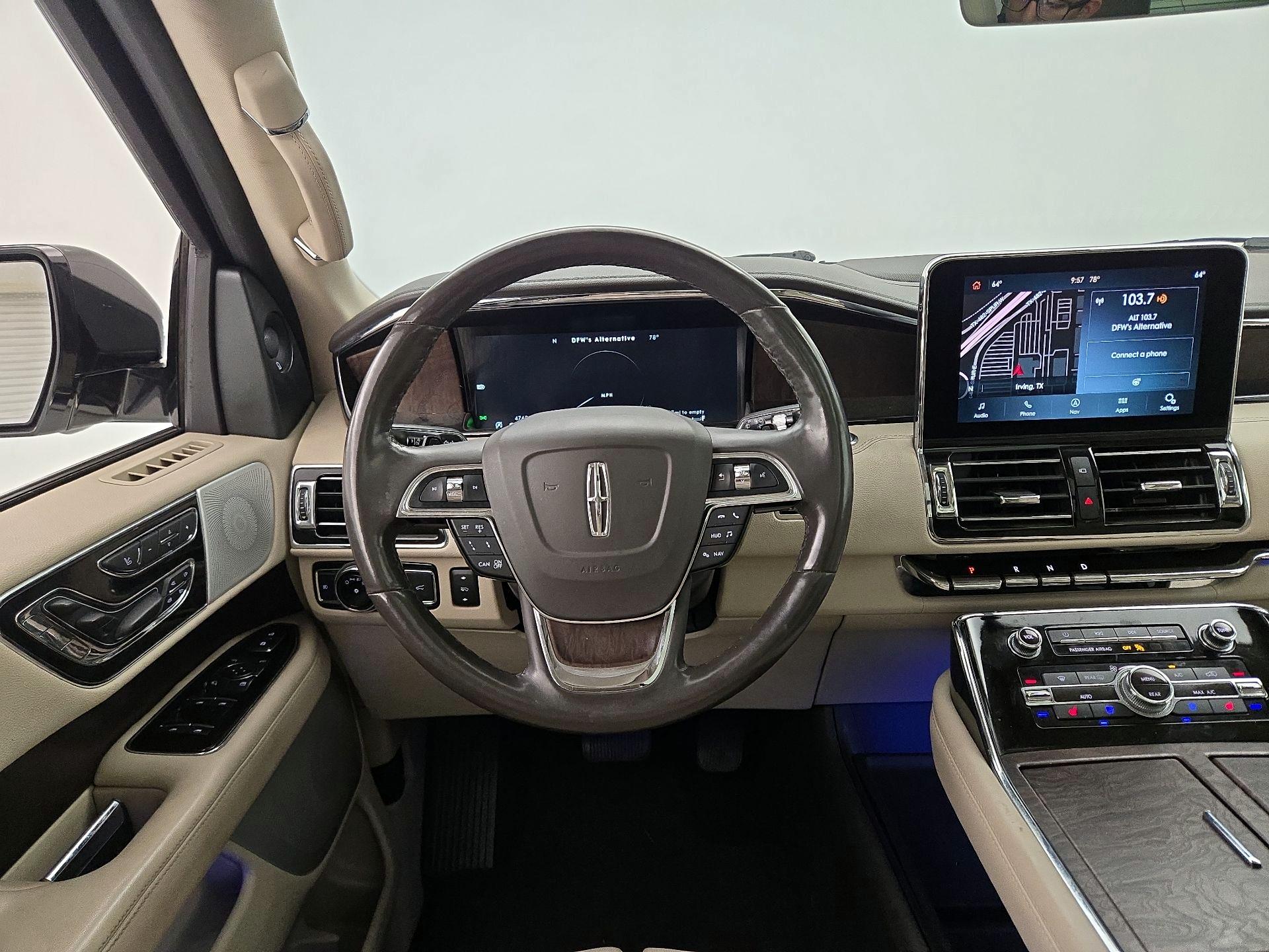 Thumbnail: 2021 Lincoln Navigator L - 10