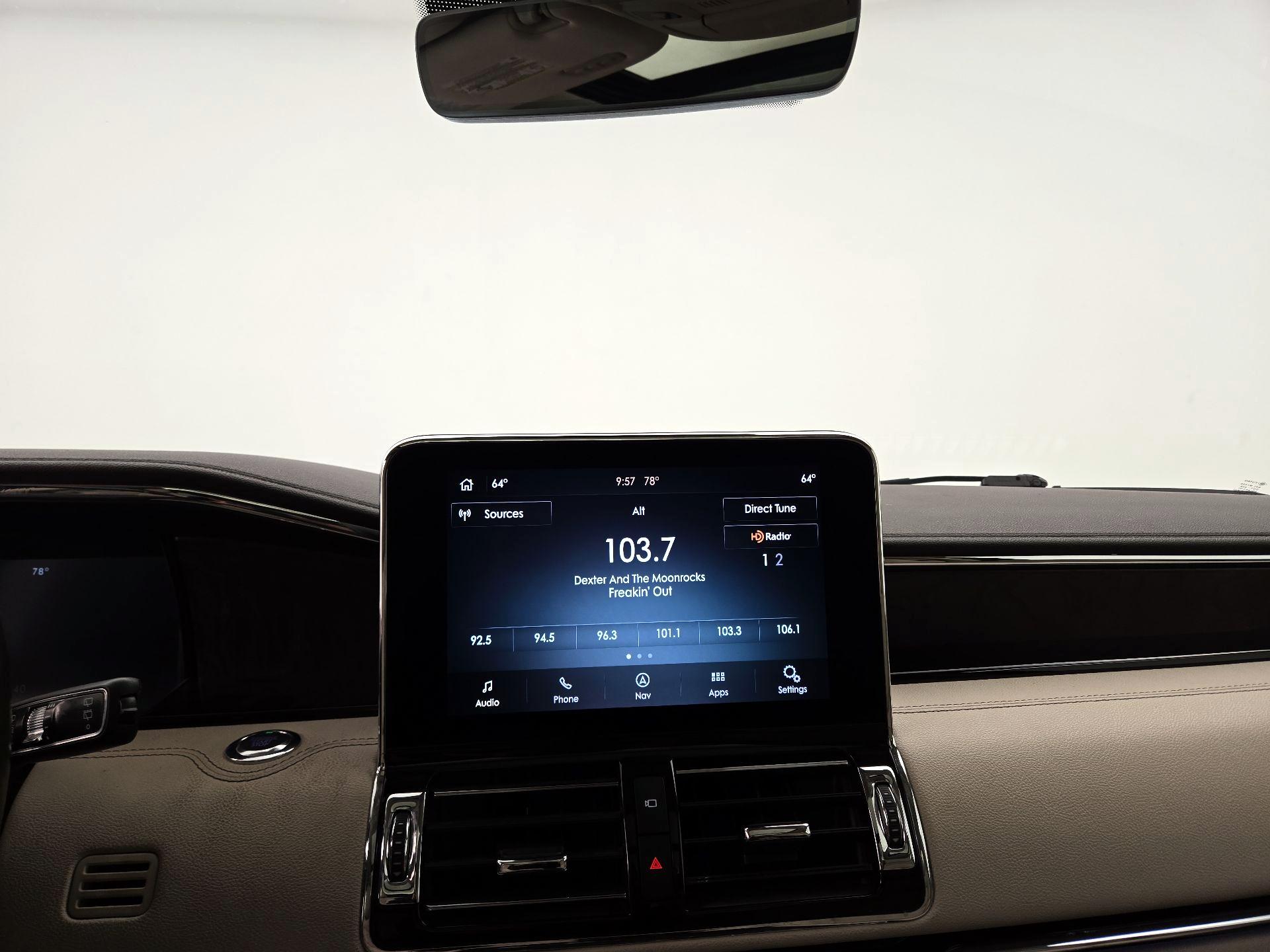 Thumbnail: 2021 Lincoln Navigator L - 16
