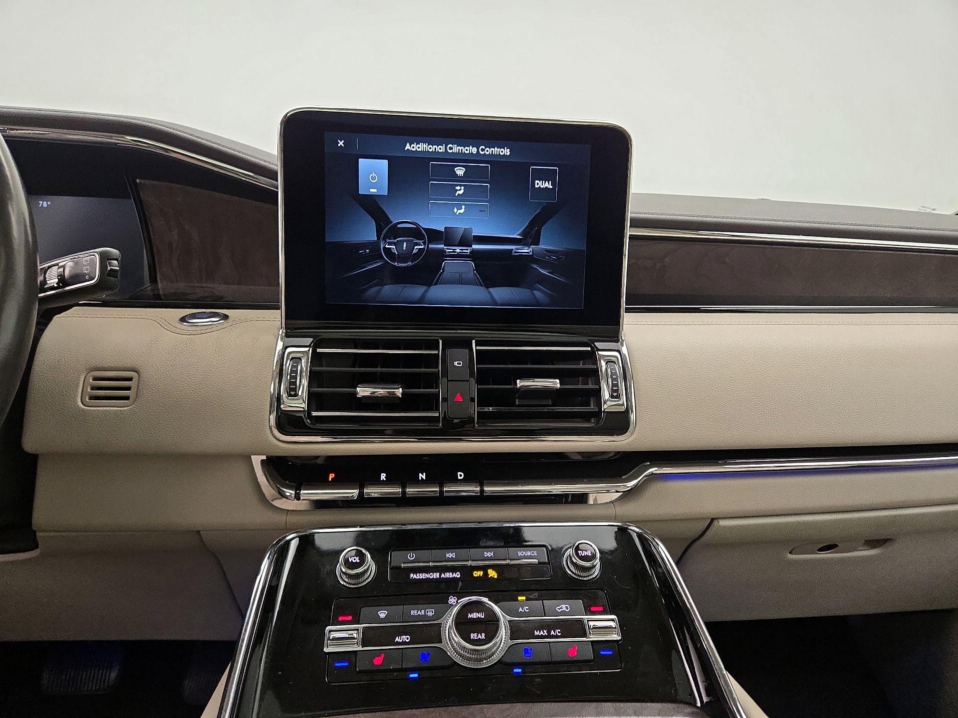 Thumbnail: 2021 Lincoln Navigator L - 17