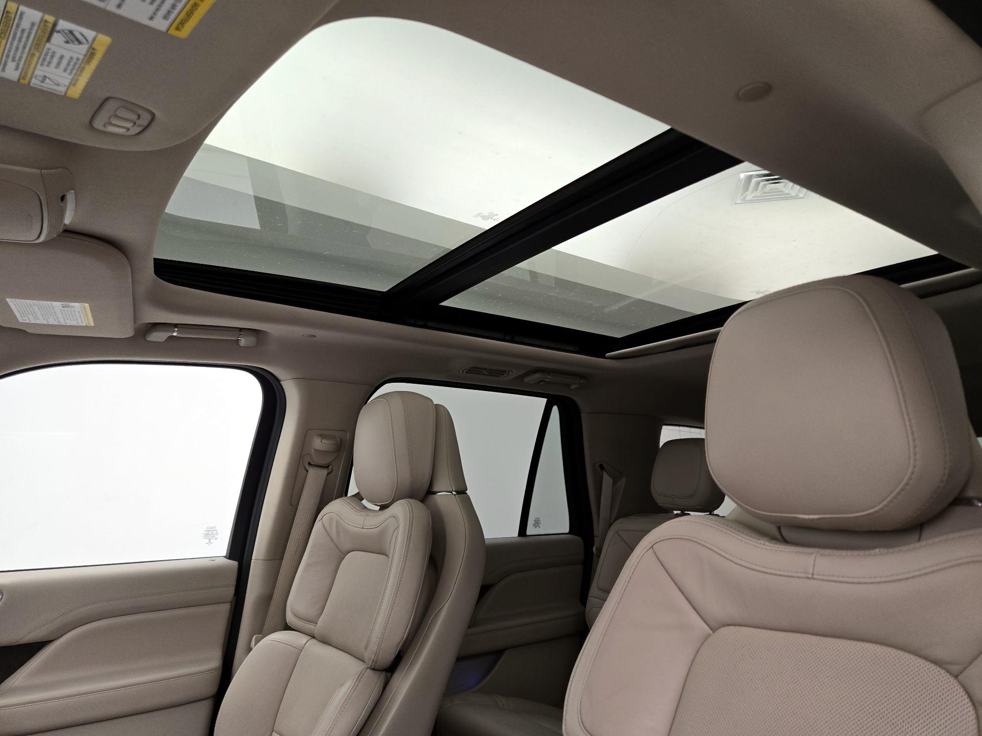 Thumbnail: 2021 Lincoln Navigator L - 20