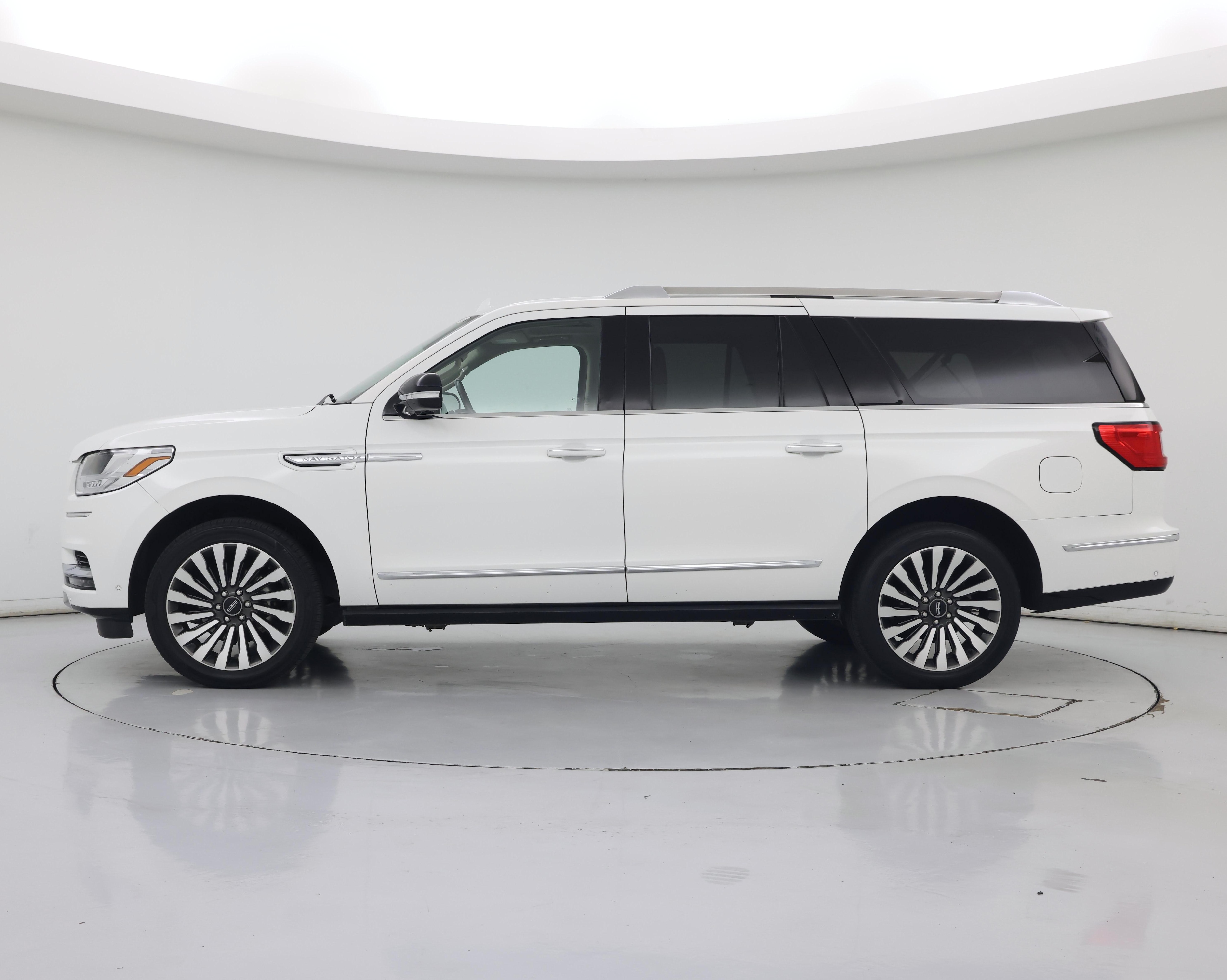 Thumbnail: 2021 Lincoln Navigator L - 3