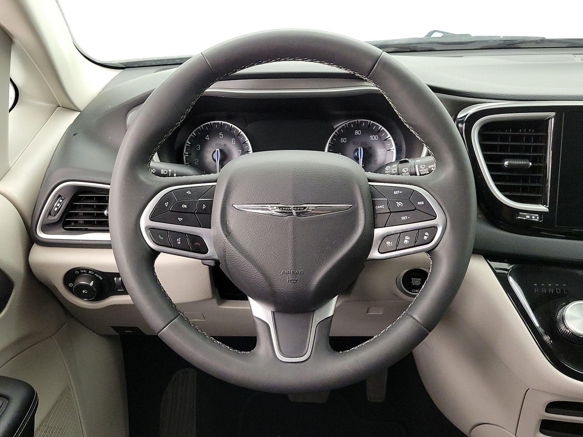 Thumbnail: 2024 Chrysler Pacifica - 10