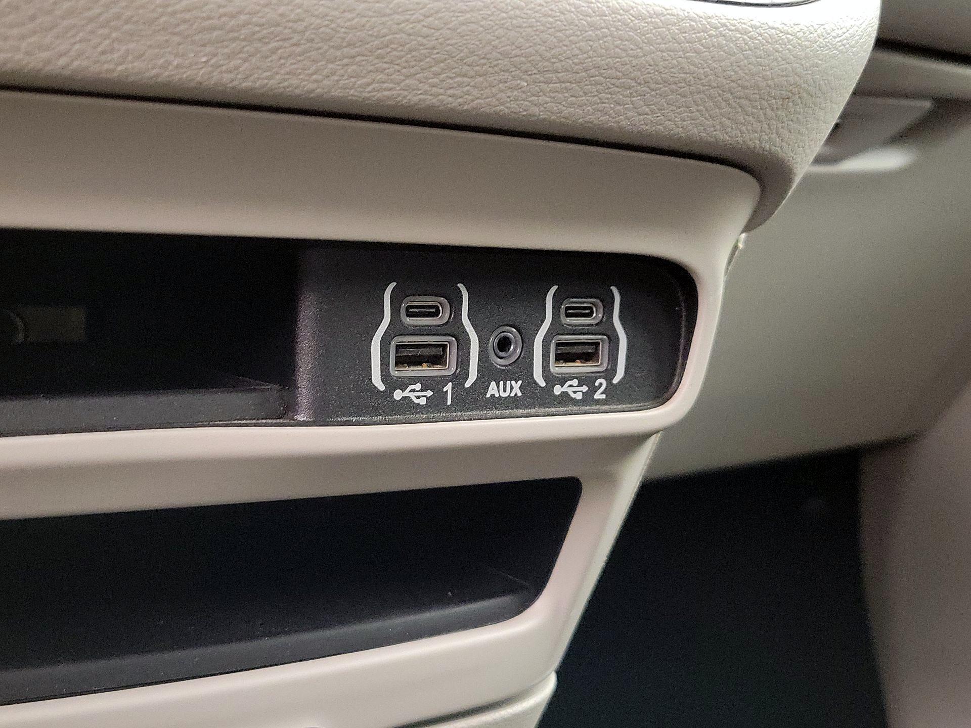 Thumbnail: 2024 Chrysler Pacifica - 18