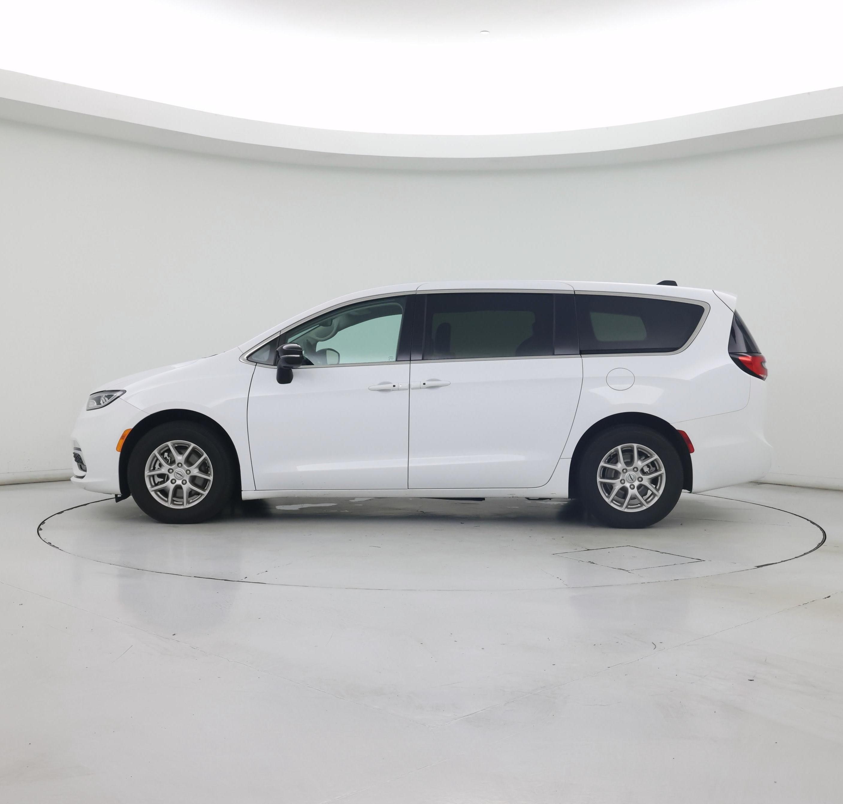 Thumbnail: 2024 Chrysler Pacifica - 3