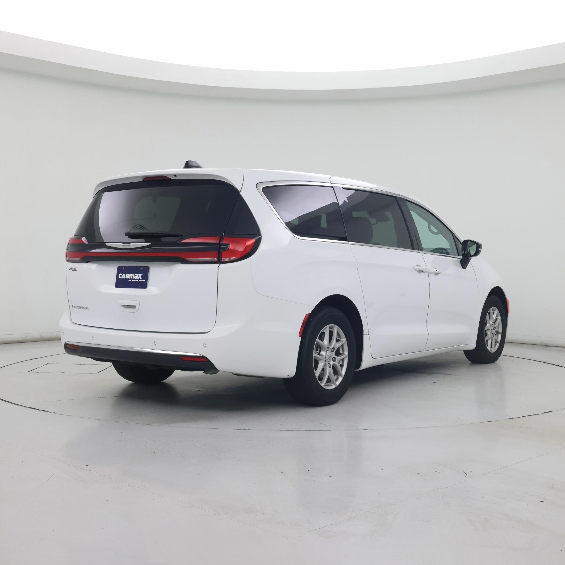 Thumbnail: 2024 Chrysler Pacifica - 8
