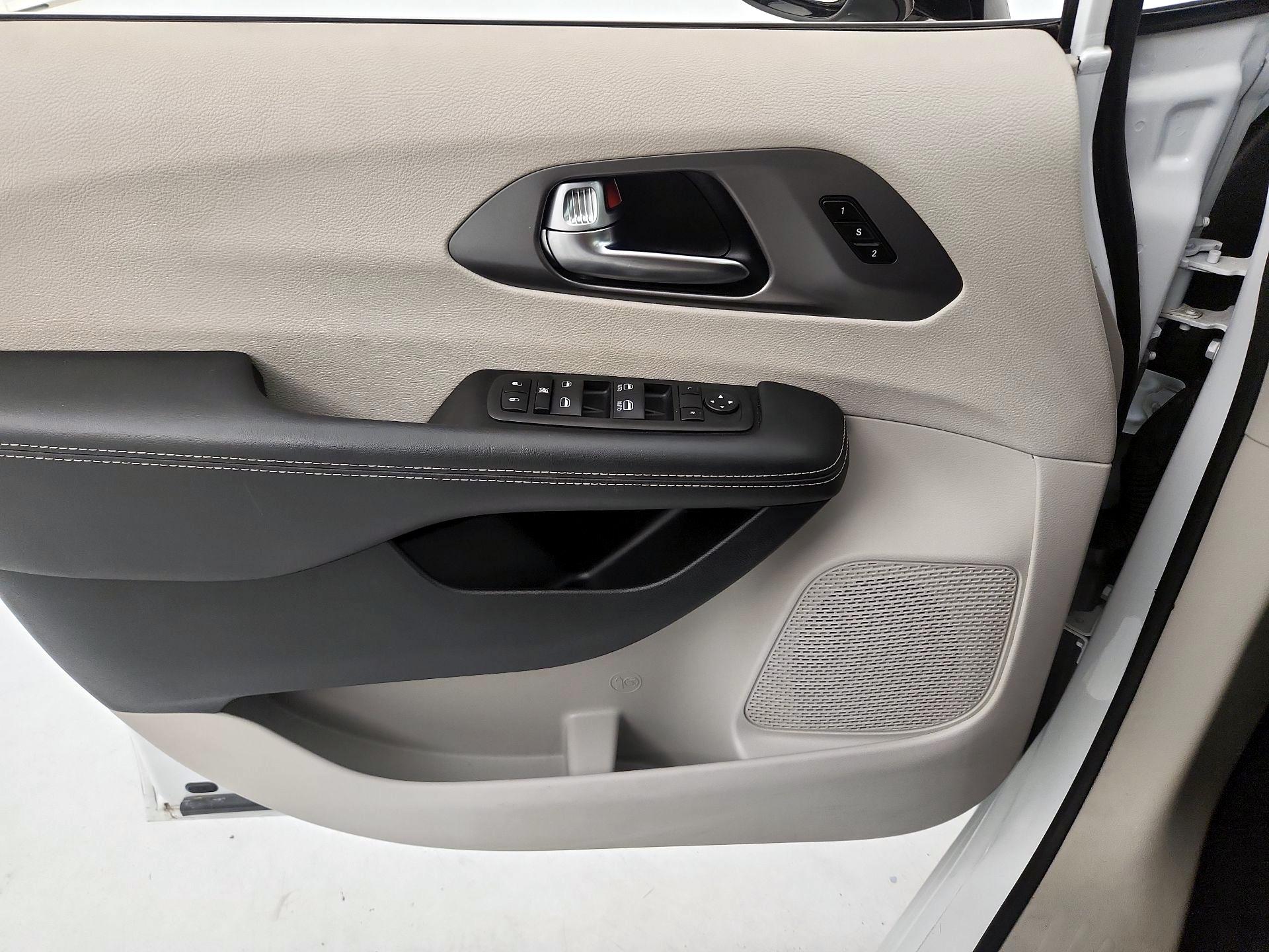 Thumbnail: 2024 Chrysler Pacifica - 12
