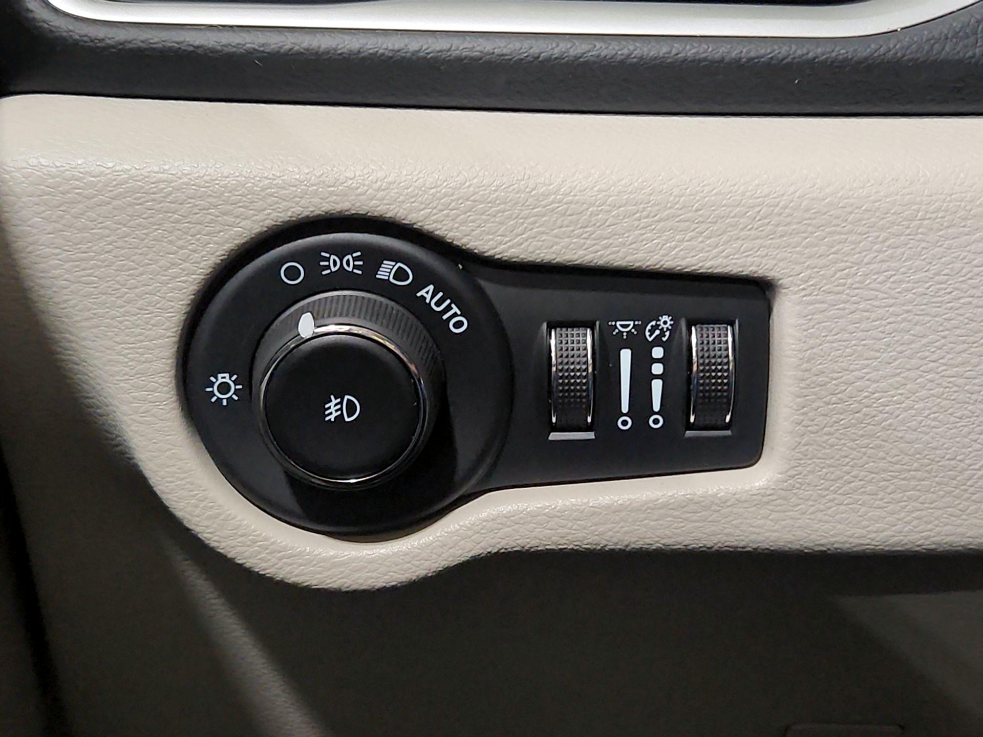 Thumbnail: 2024 Chrysler Pacifica - 13