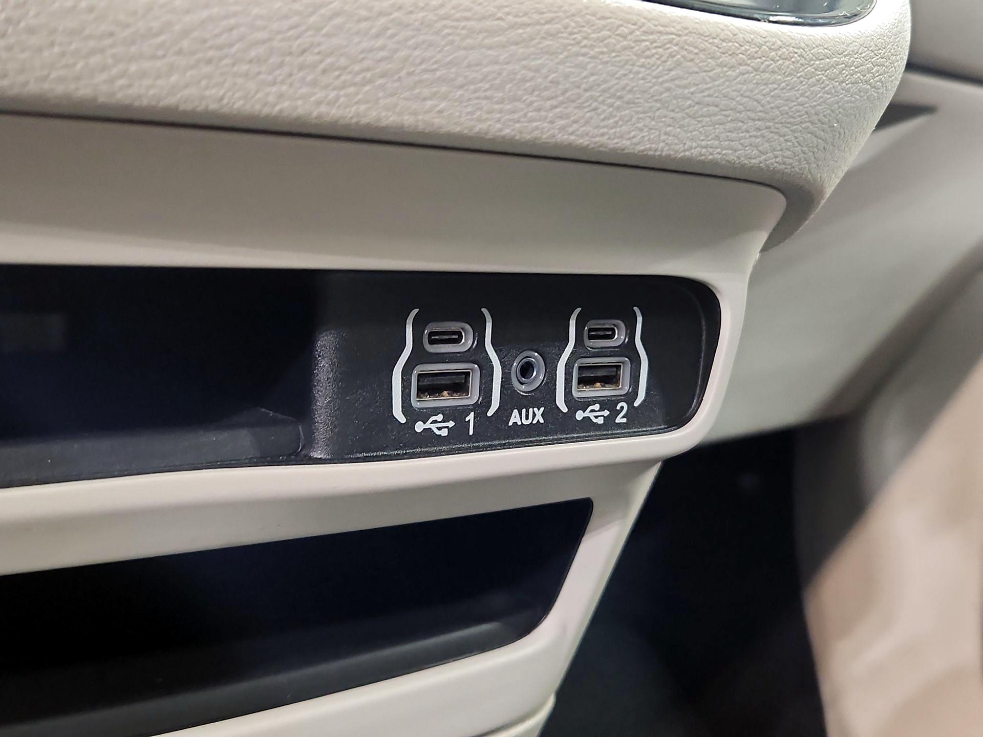 Thumbnail: 2024 Chrysler Pacifica - 18