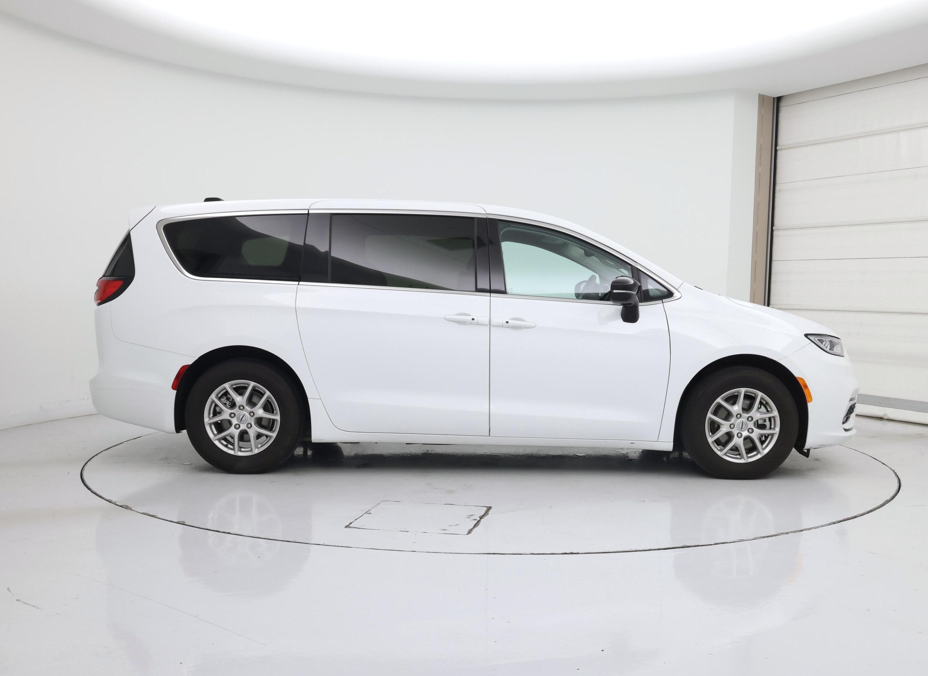Thumbnail: 2024 Chrysler Pacifica - 7