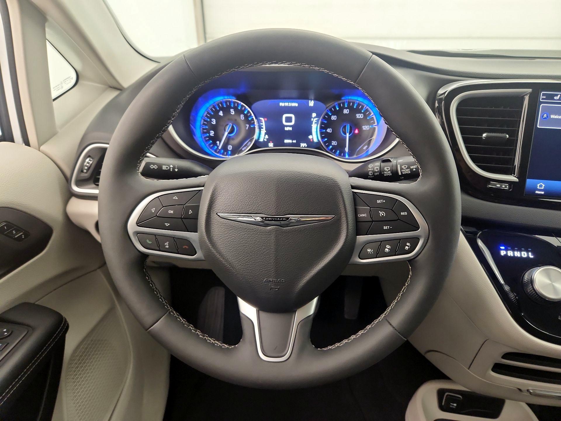 Thumbnail: 2024 Chrysler Pacifica - 10